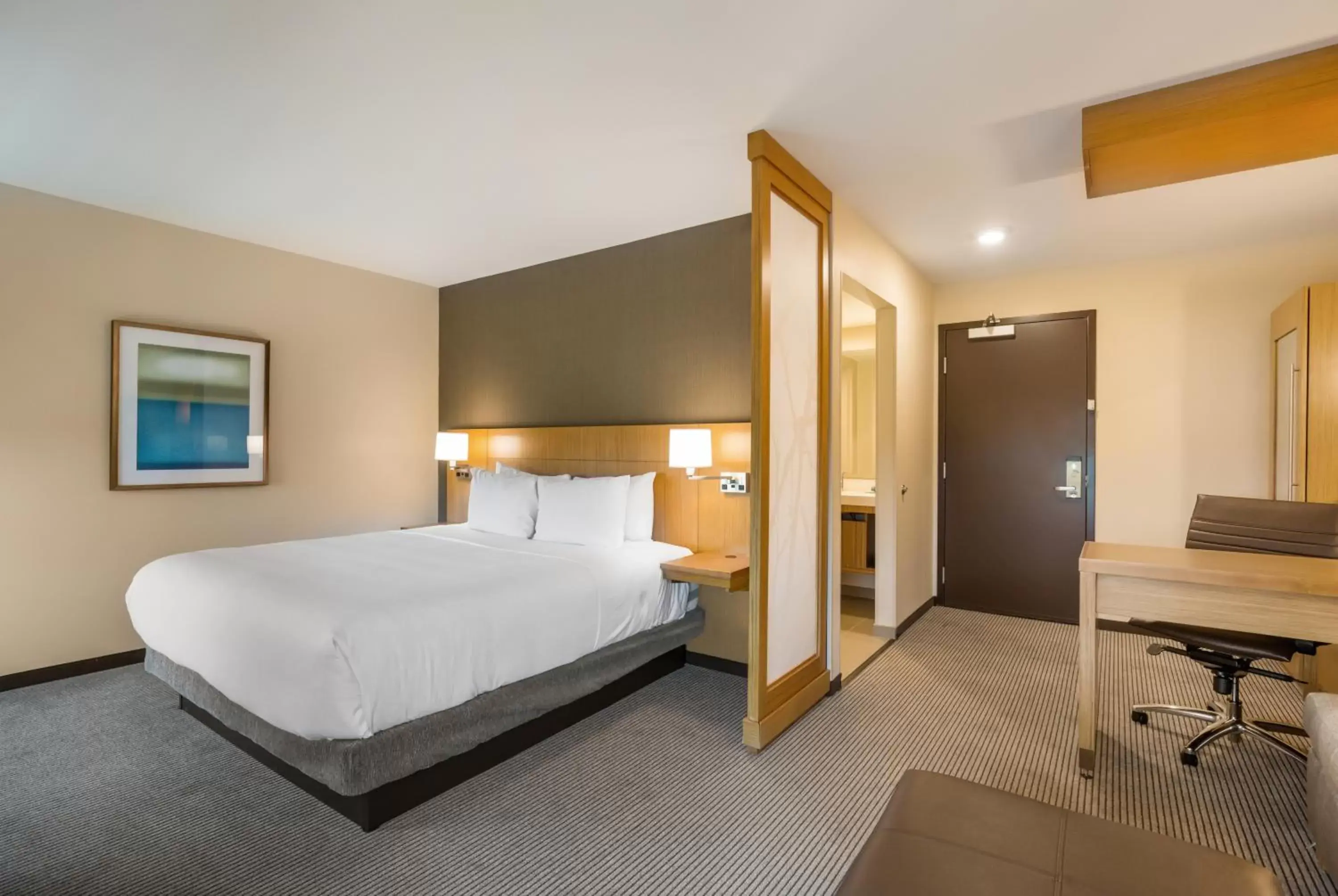 Photo of the whole room, Bed in Hyatt Place Hampton Convention Center
