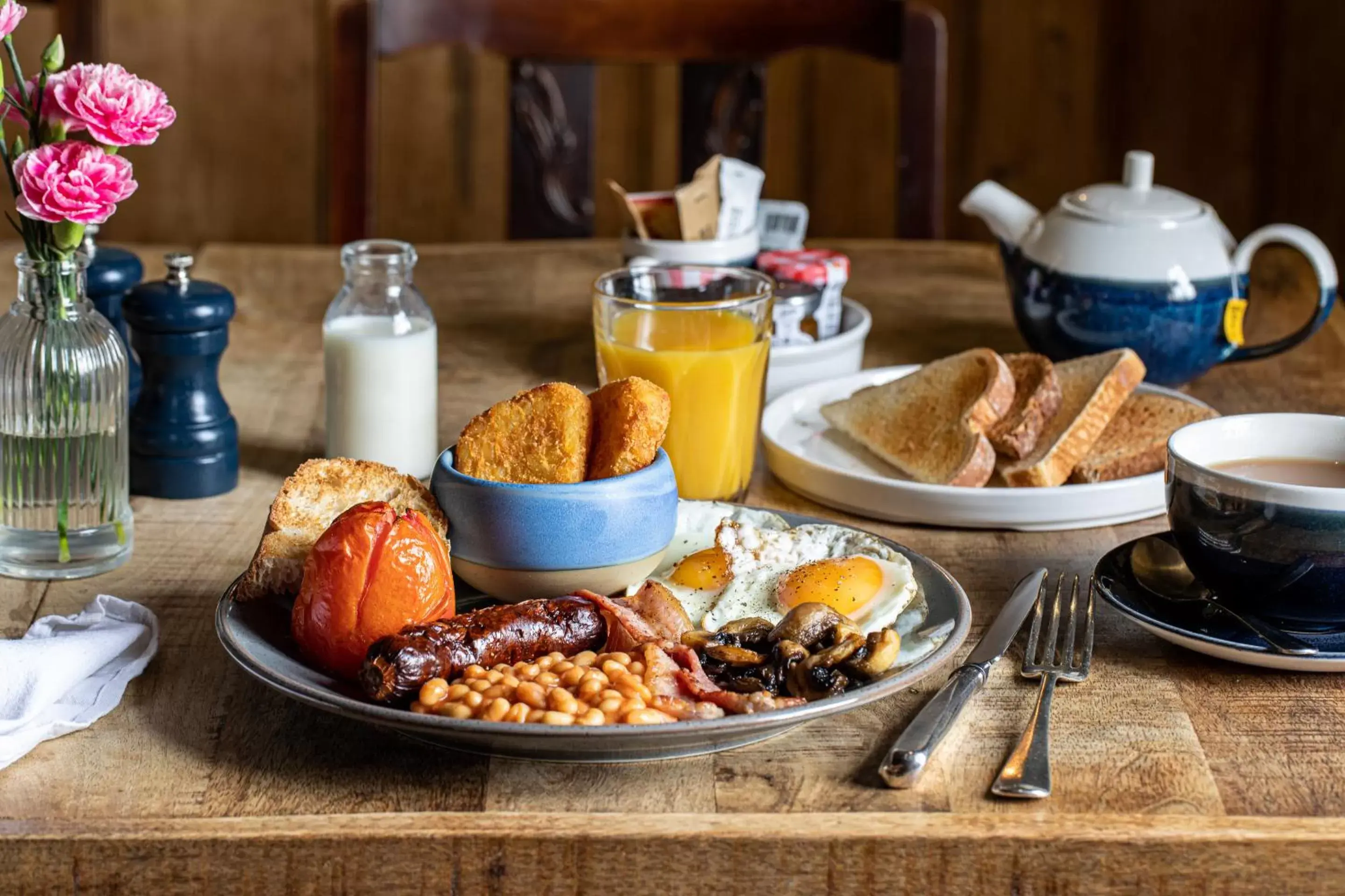 Breakfast in Three Bishops Inn