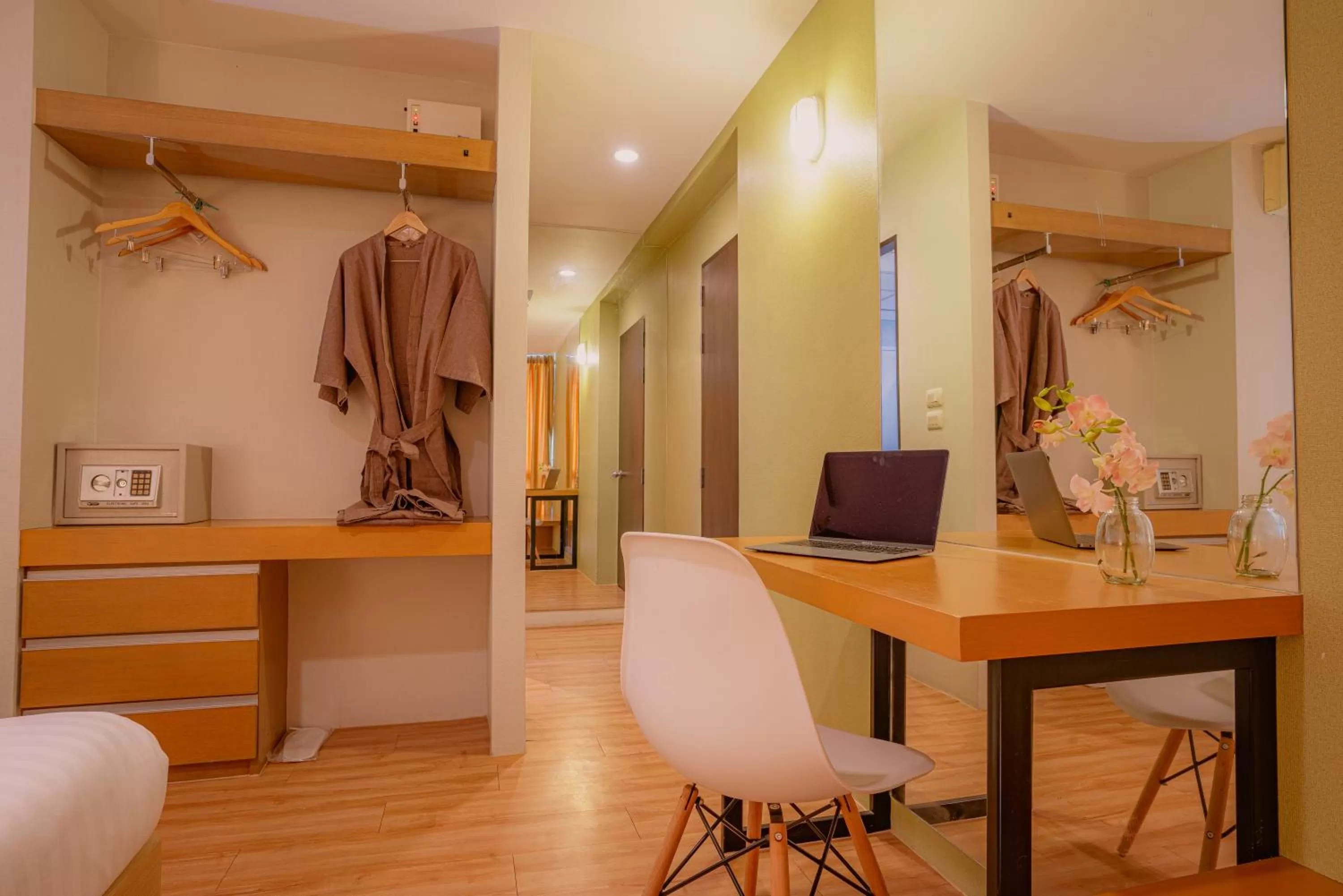 Photo of the whole room in Peace Land Khaosan