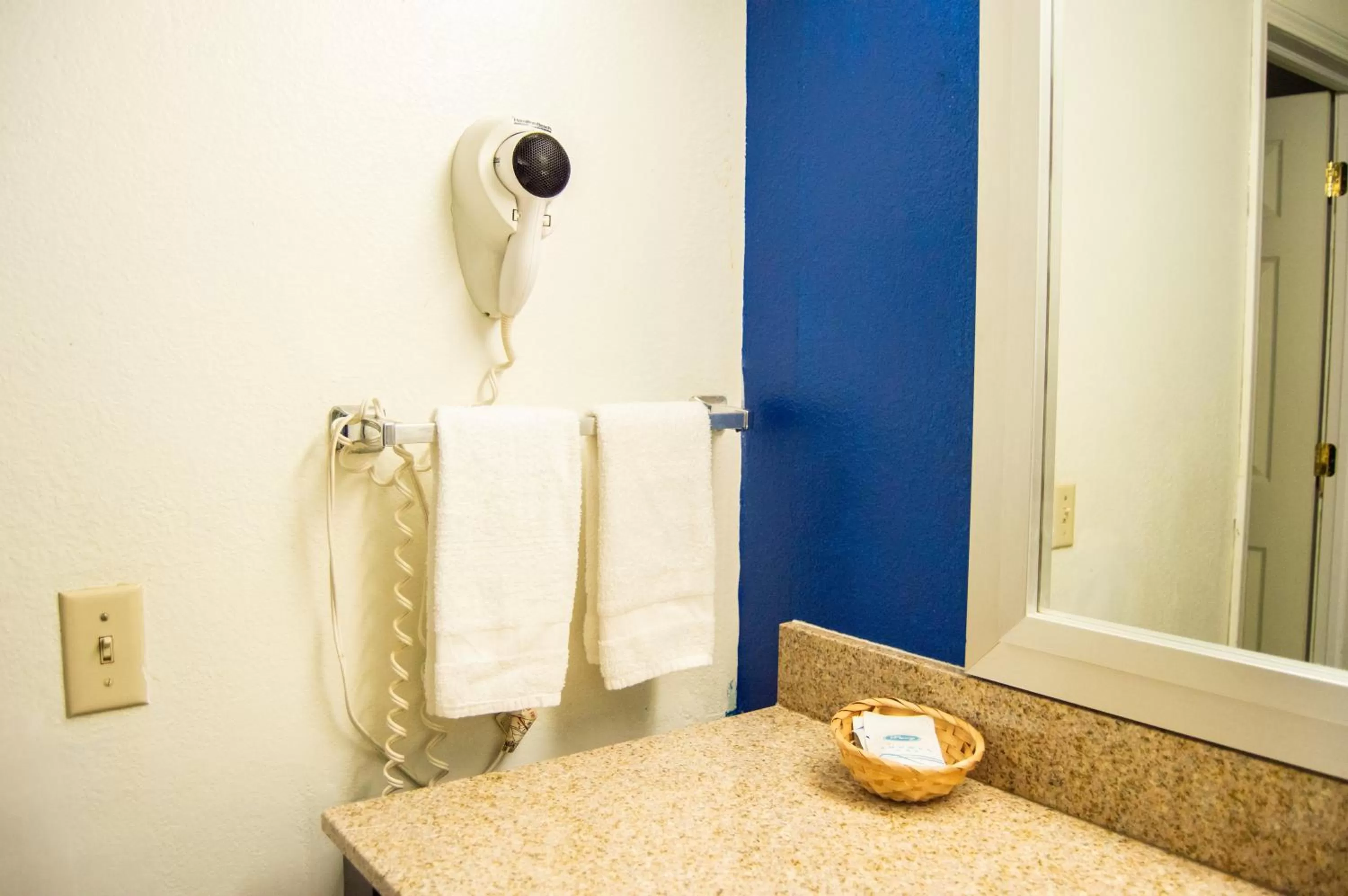 Blue Jay Inn & Suites