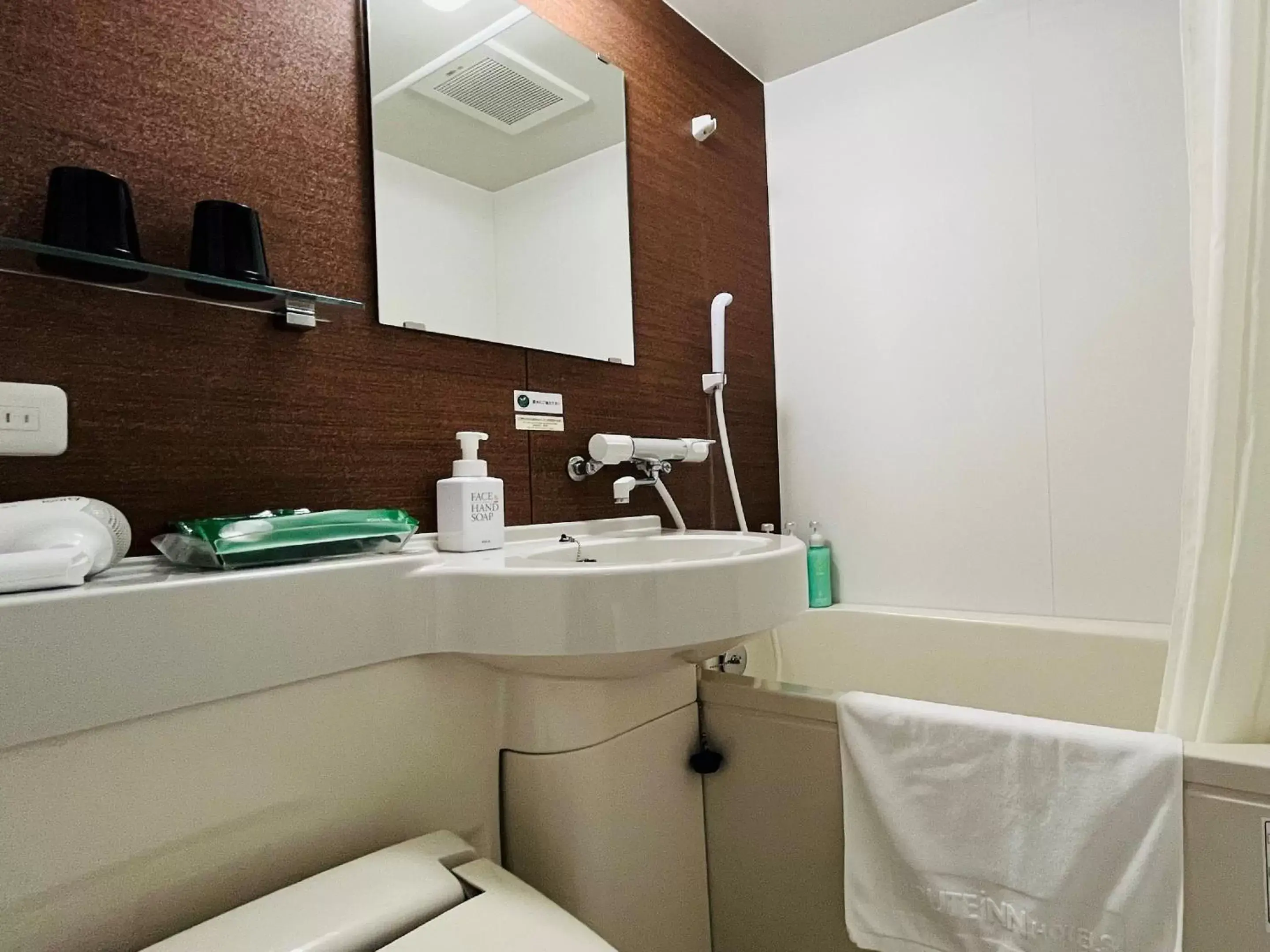 Photo of the whole room, Bathroom in ​Hotel Route-Inn Kumagaya​