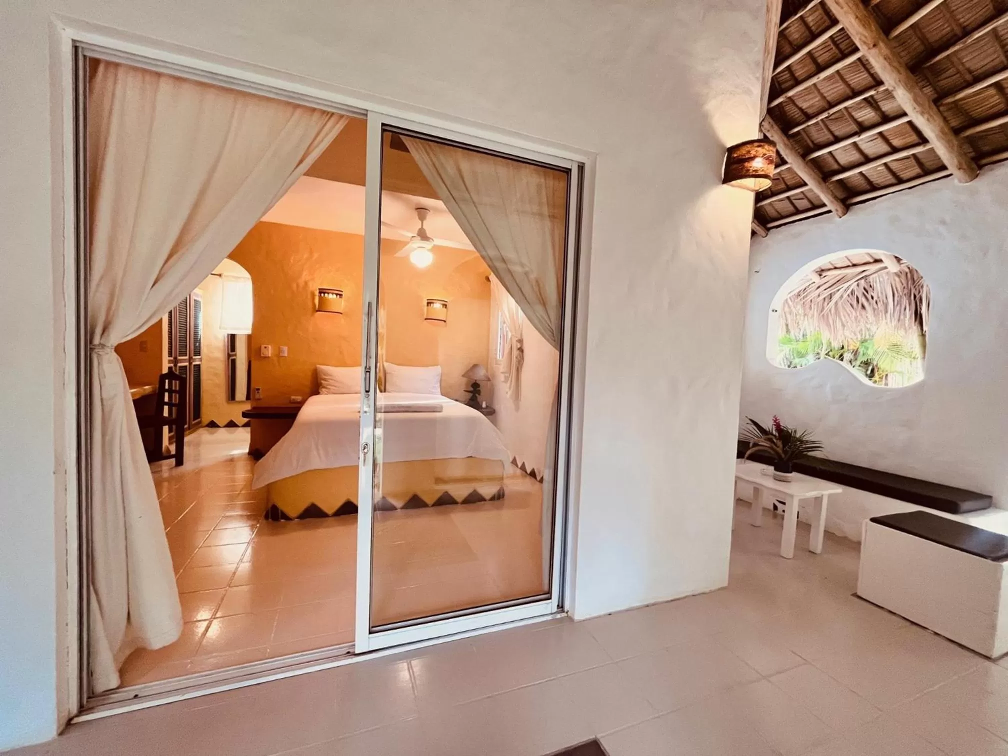 Patio, Bed in Hotel La Tortuga