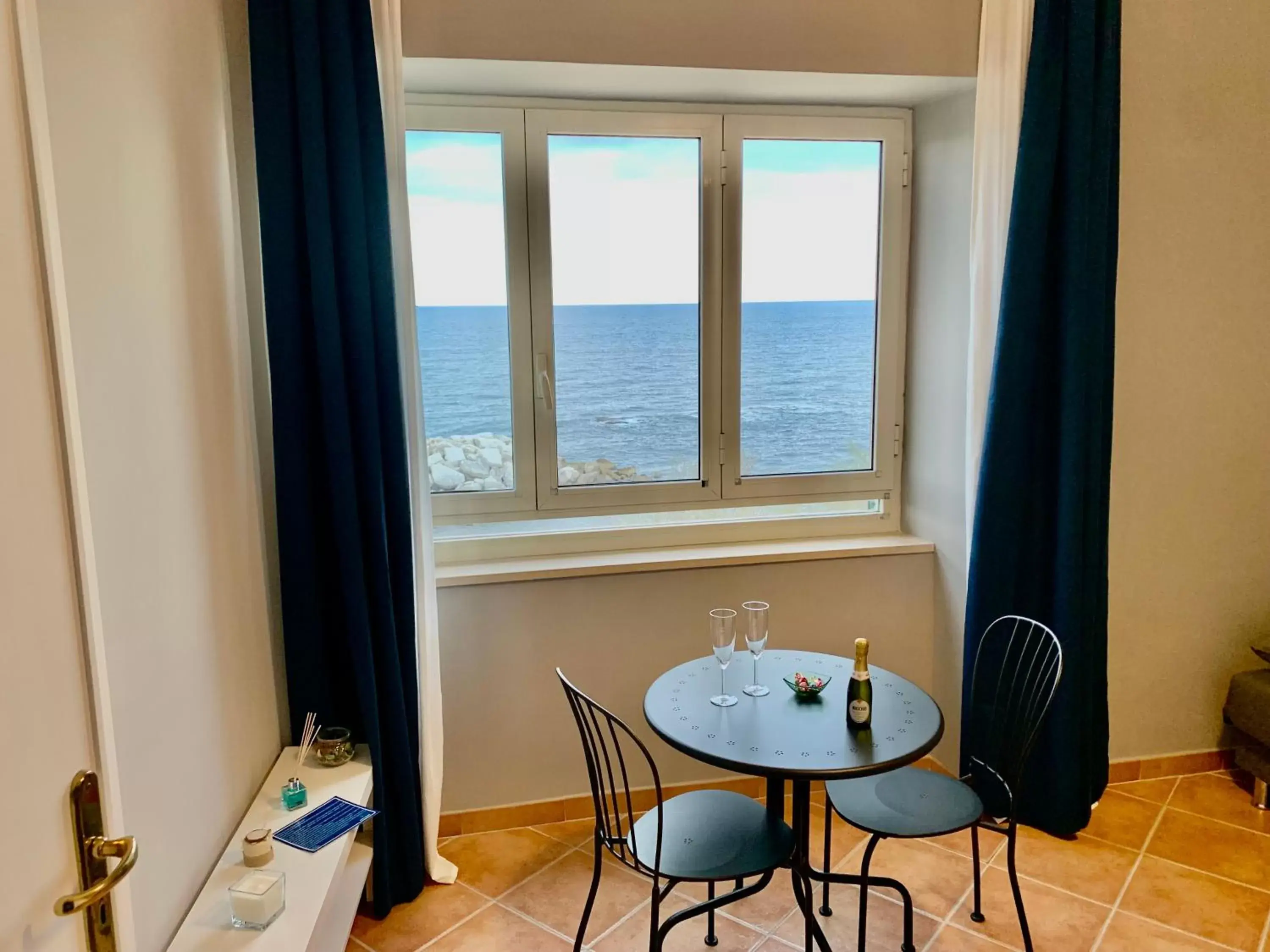 Sea view, Dining Area in Artis Mare