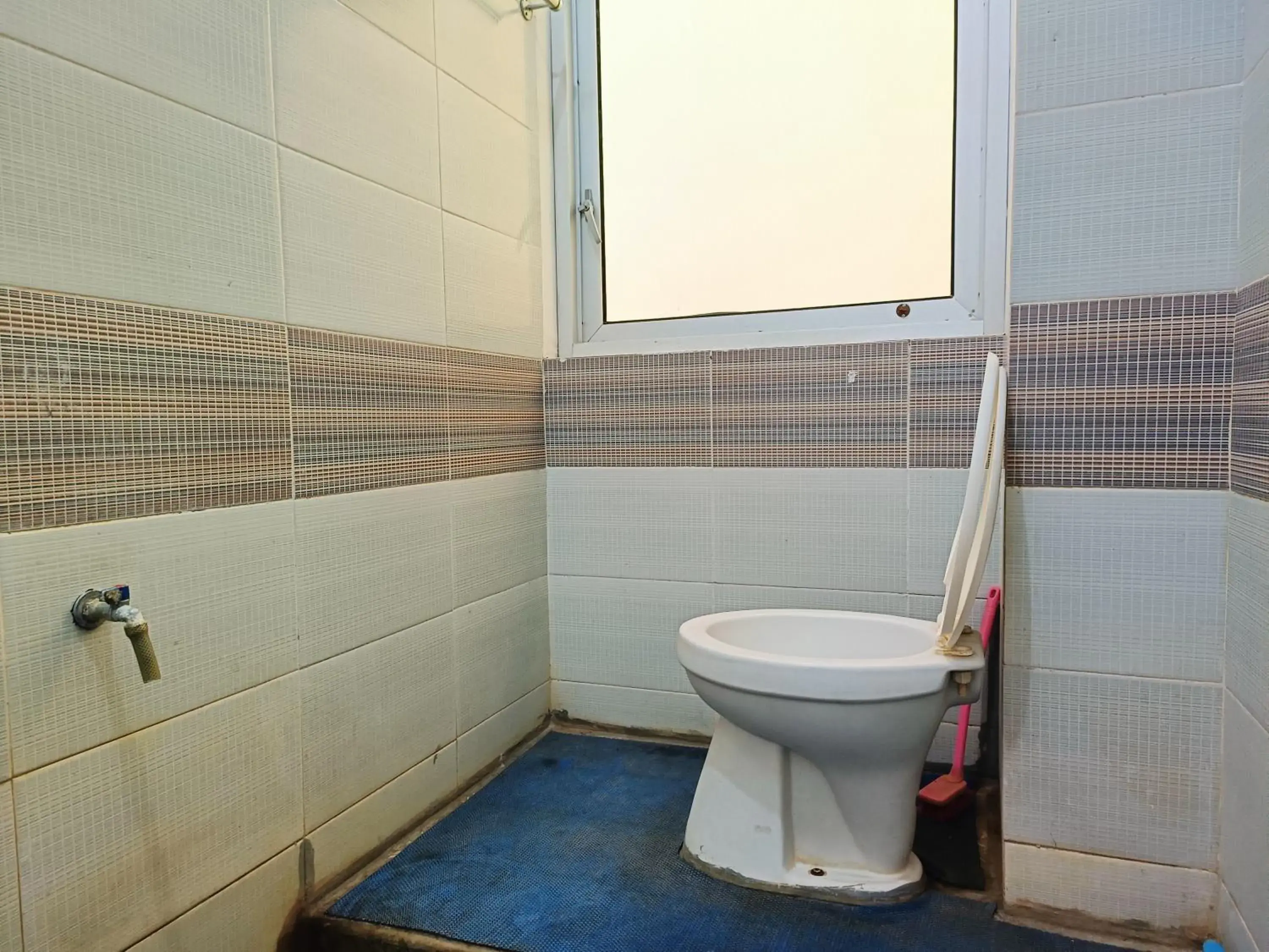Bathroom in OYO 90260 Bumi Merpati Residence