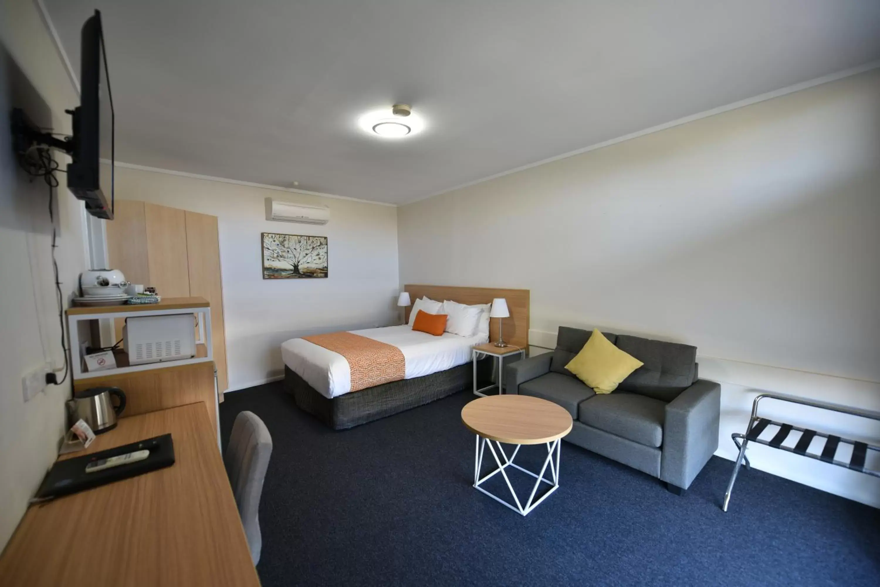 Bed in Comfort Inn & Suites Lakes Entrance