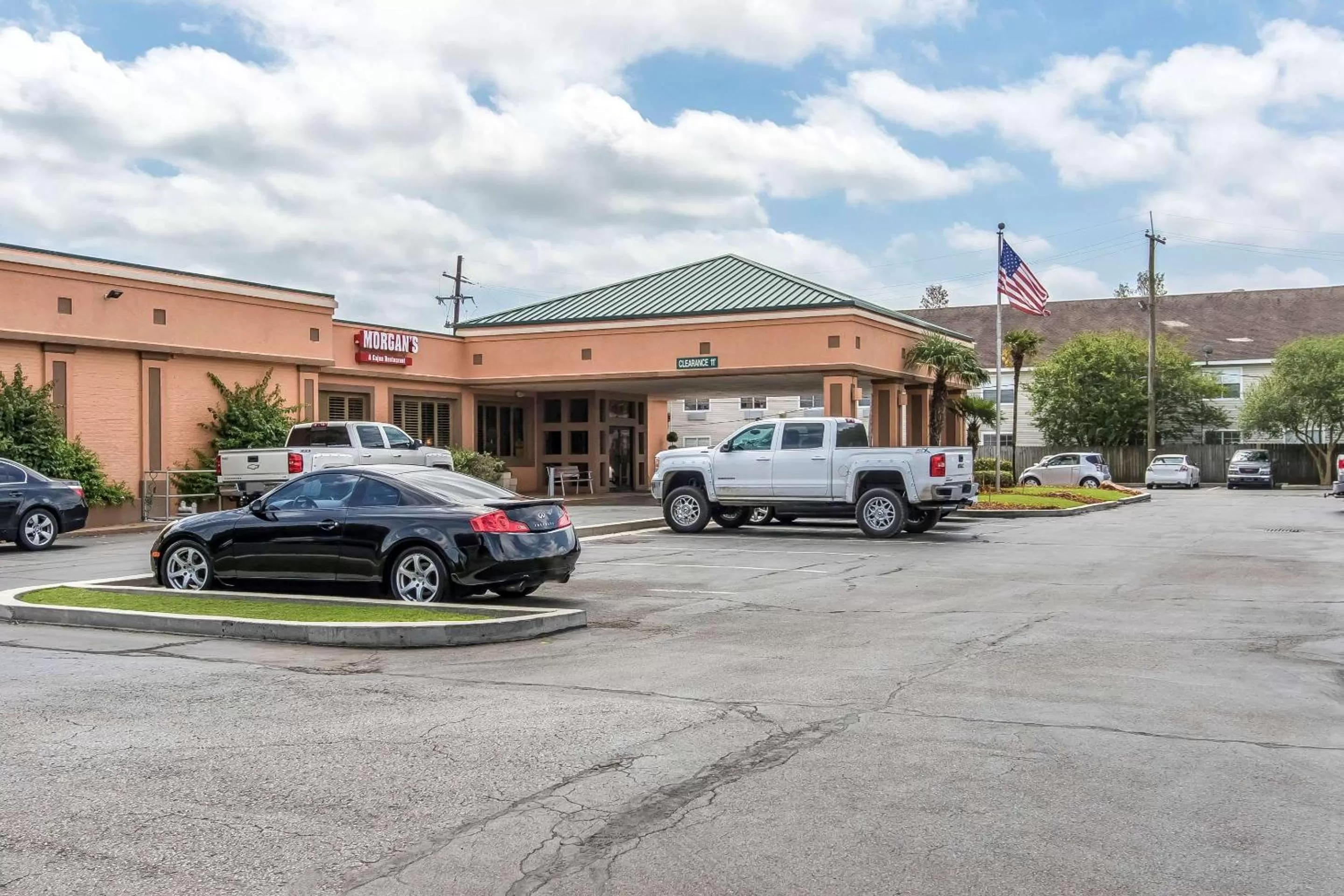 Property building in Clarion Inn Morgan City