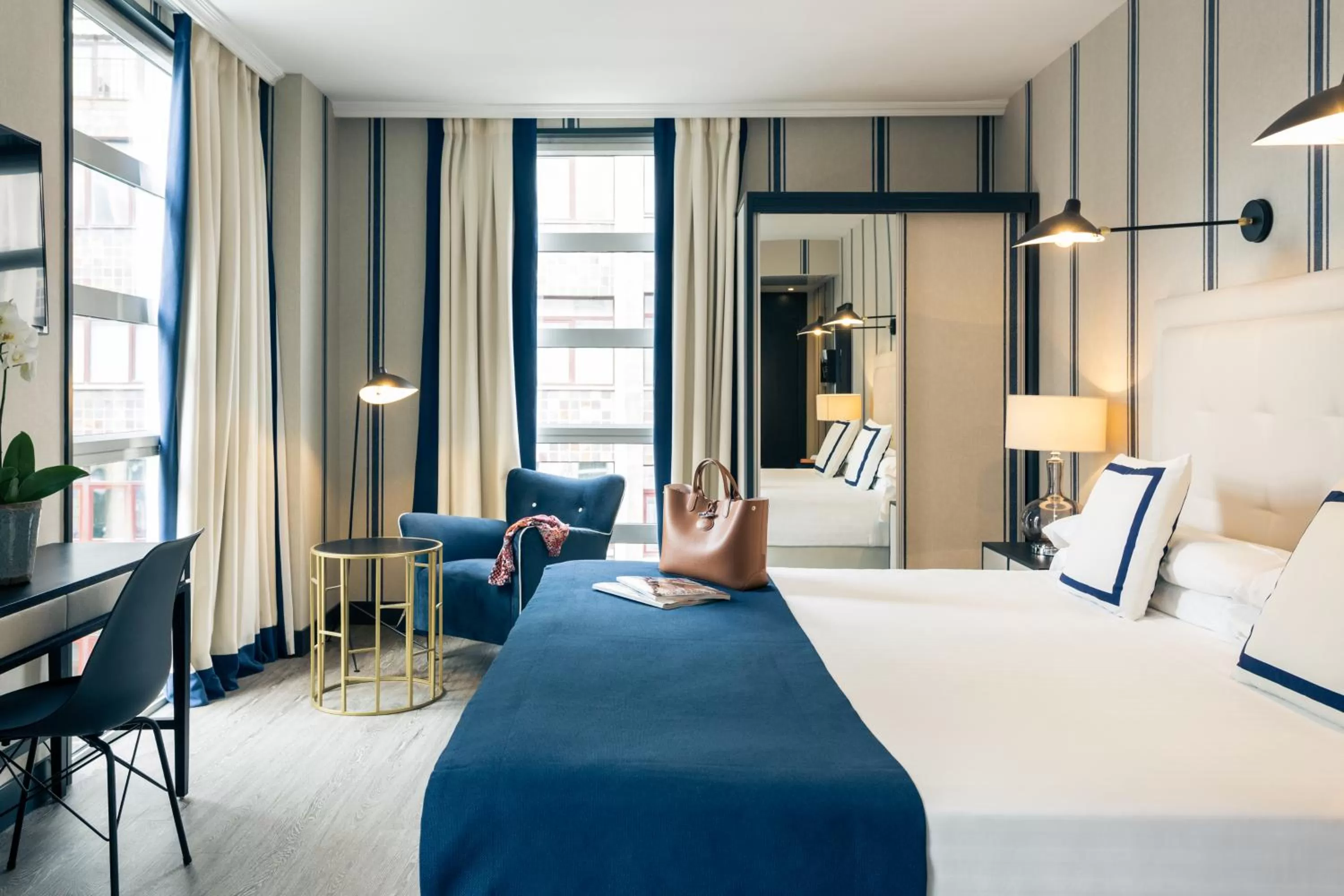 Photo of the whole room, Bed in Hotel Mercure Jardines de Albia