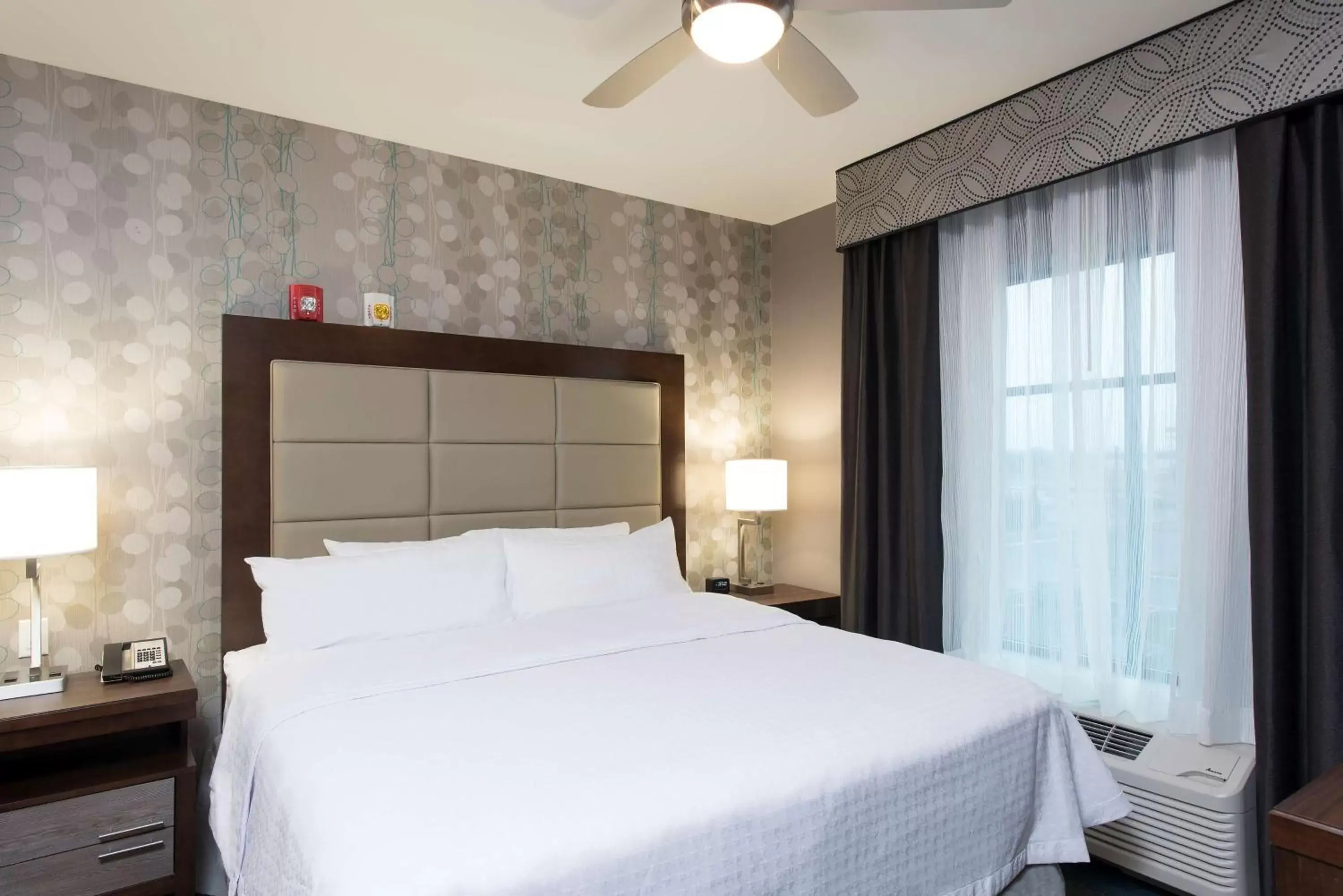 Bed in Homewood Suites by Hilton Cleveland/Sheffield