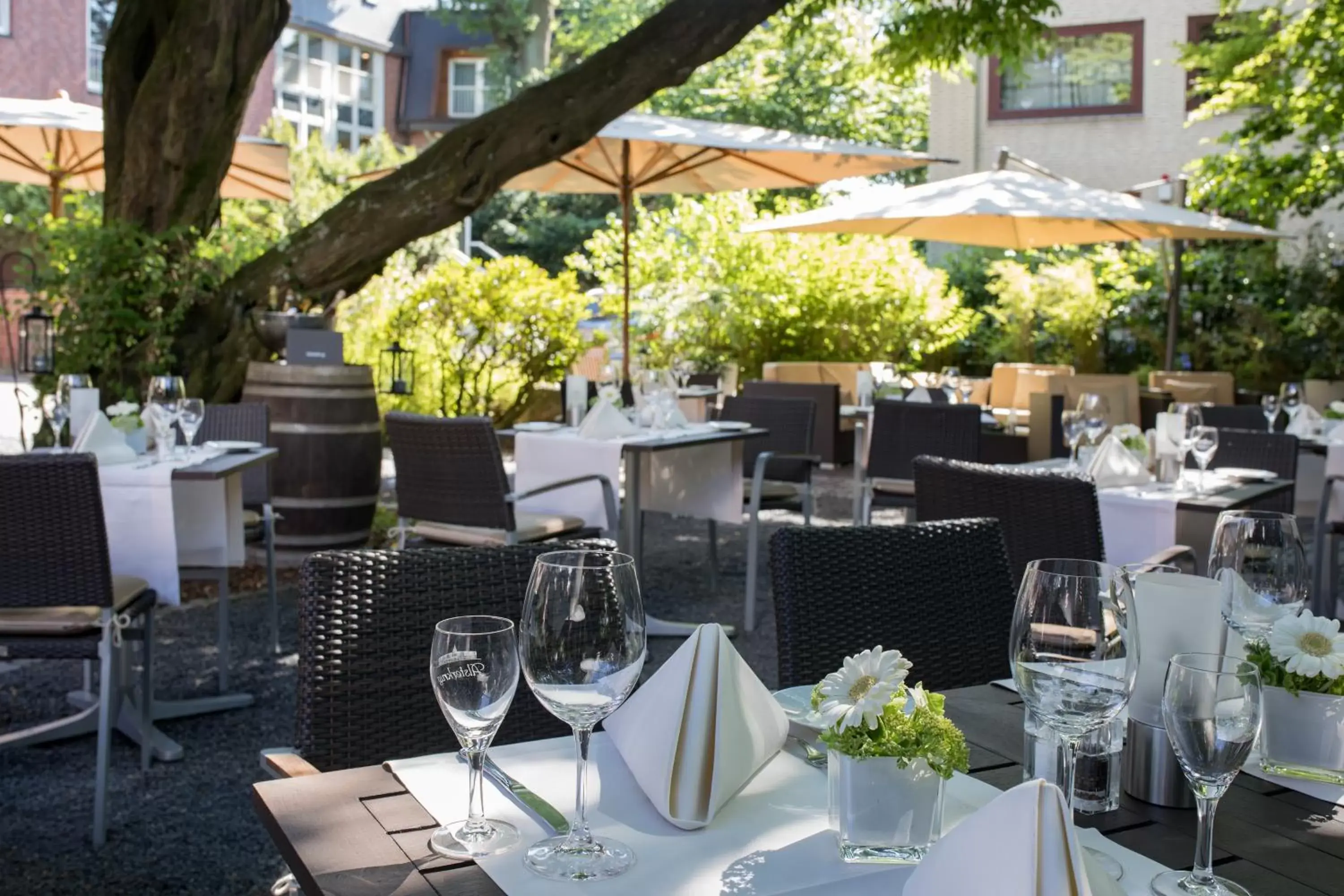 Garden, Restaurant/Places to Eat in Best Western Premier Alsterkrug Hotel