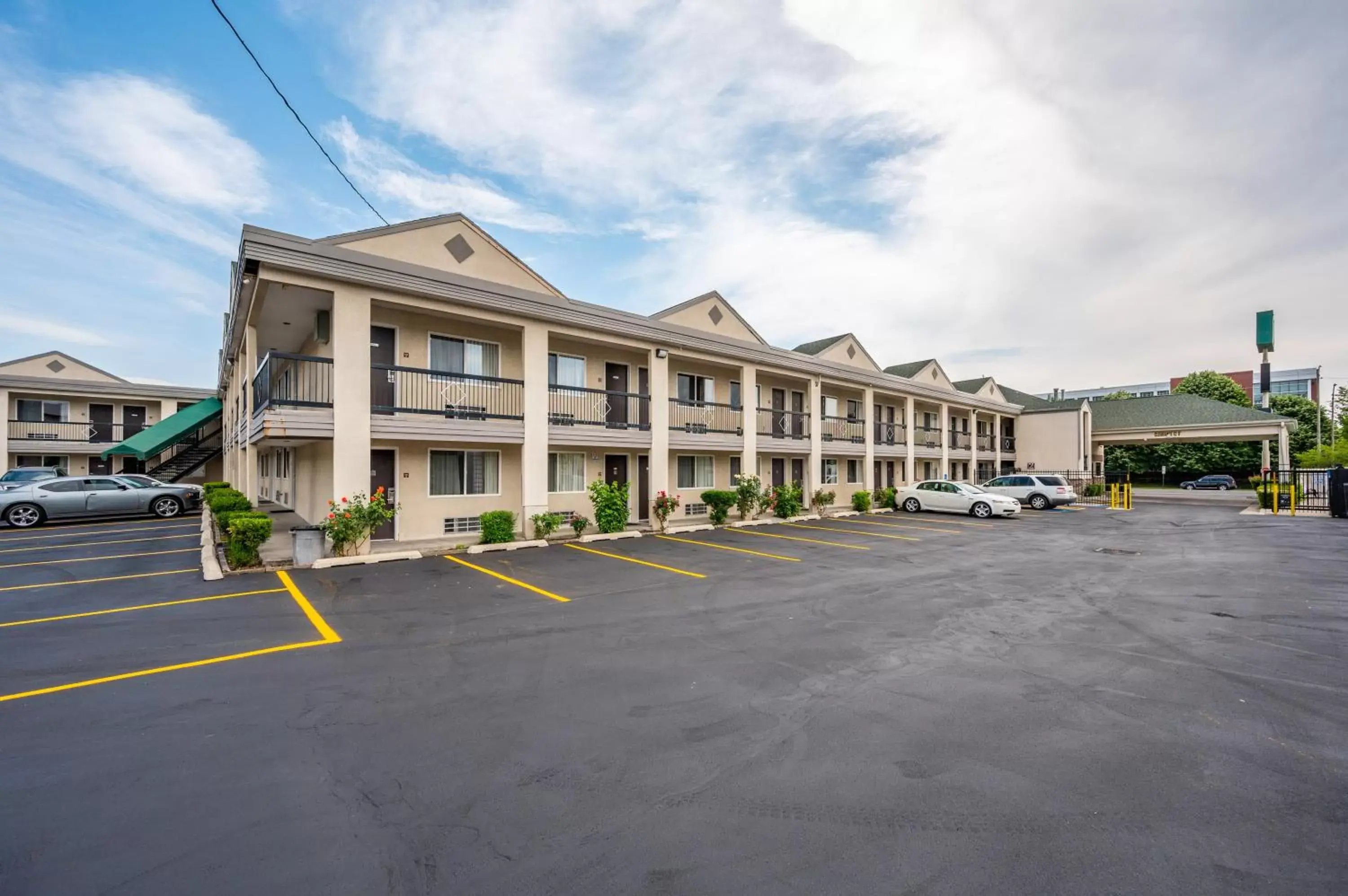 Parking, Property Building in City Creek Inn & Suites