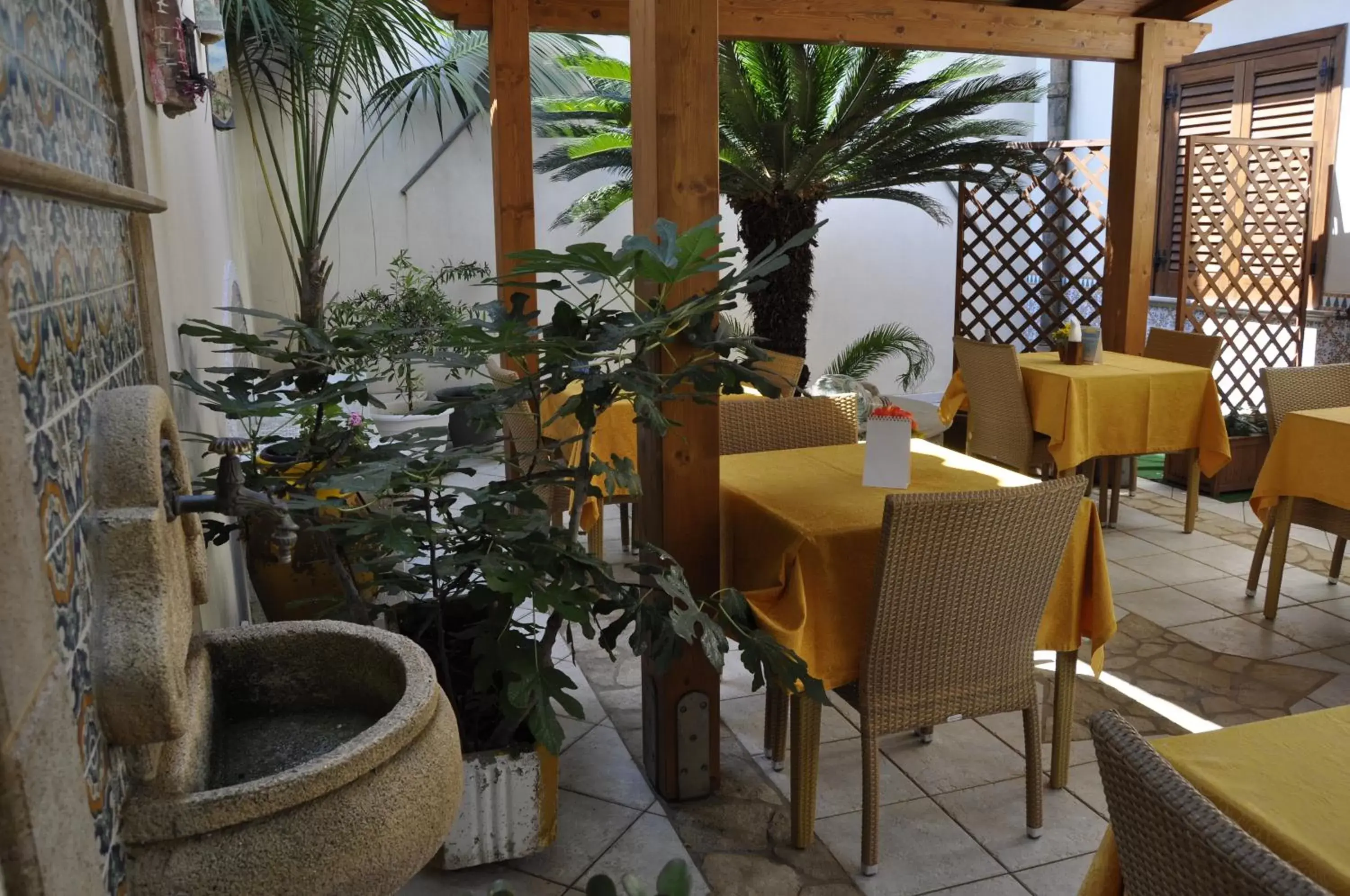 Patio, Restaurant/Places to Eat in Al-Tair