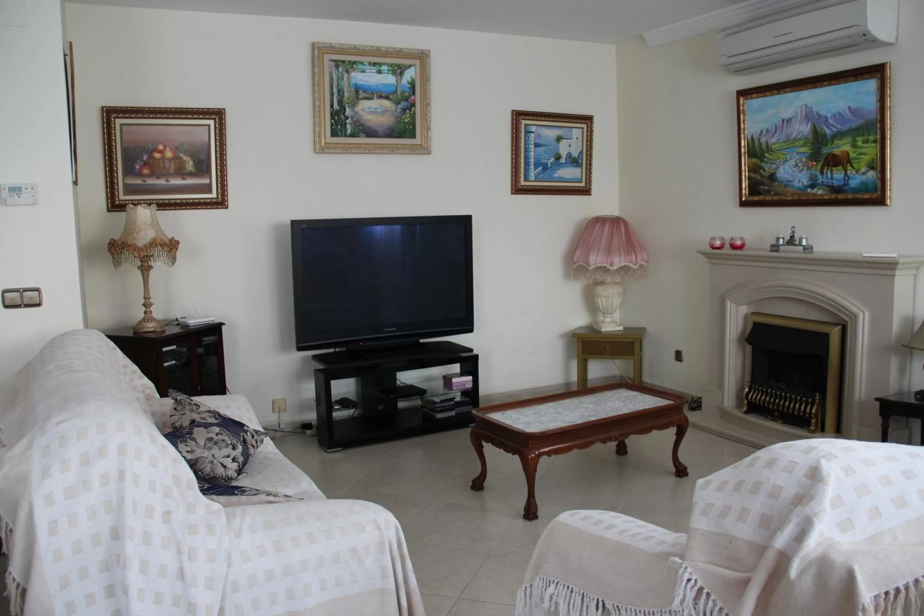 Communal lounge/ TV room in B&b Casa Flamenca