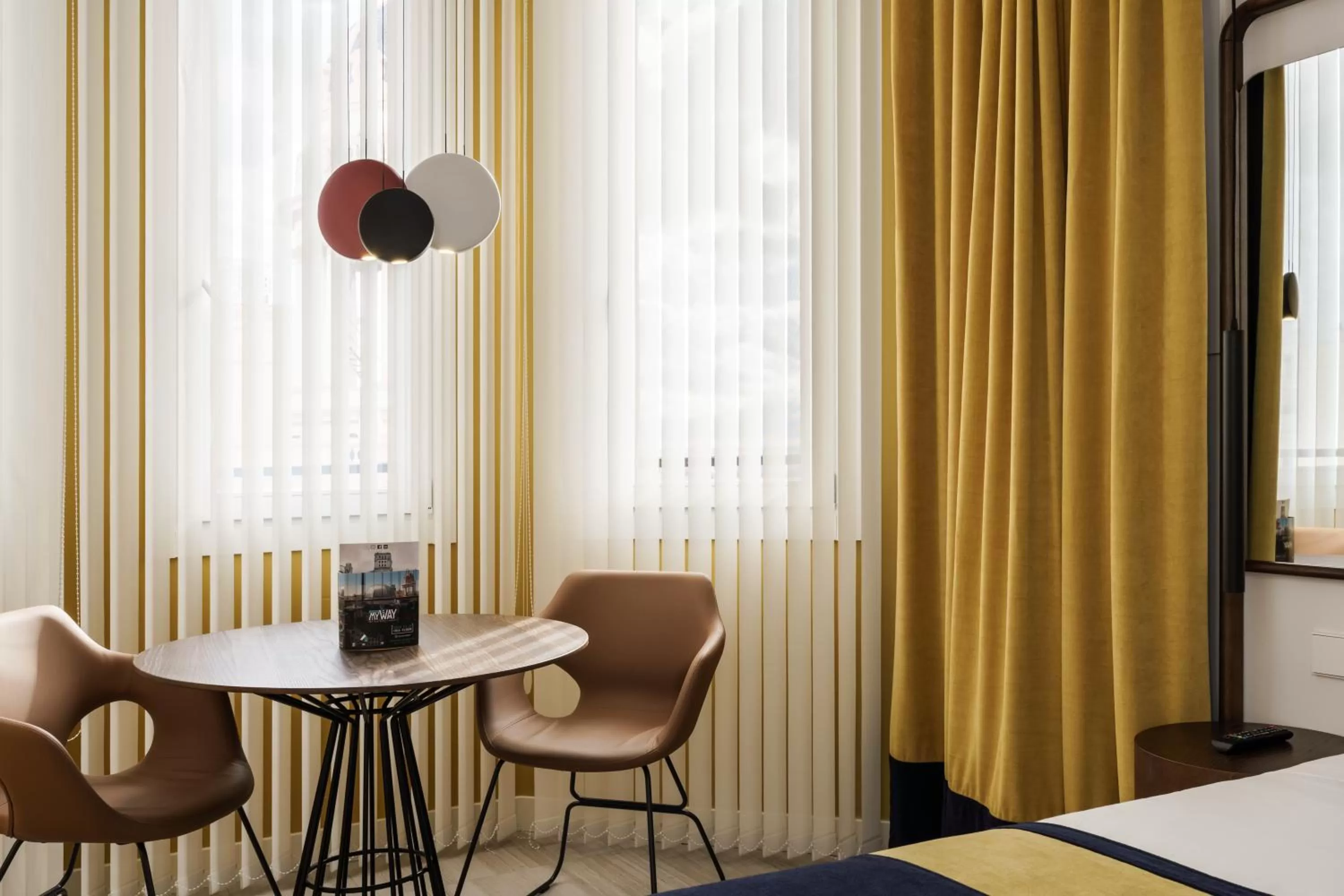 Dining area in Smartrental Collection Gran Vía Centric