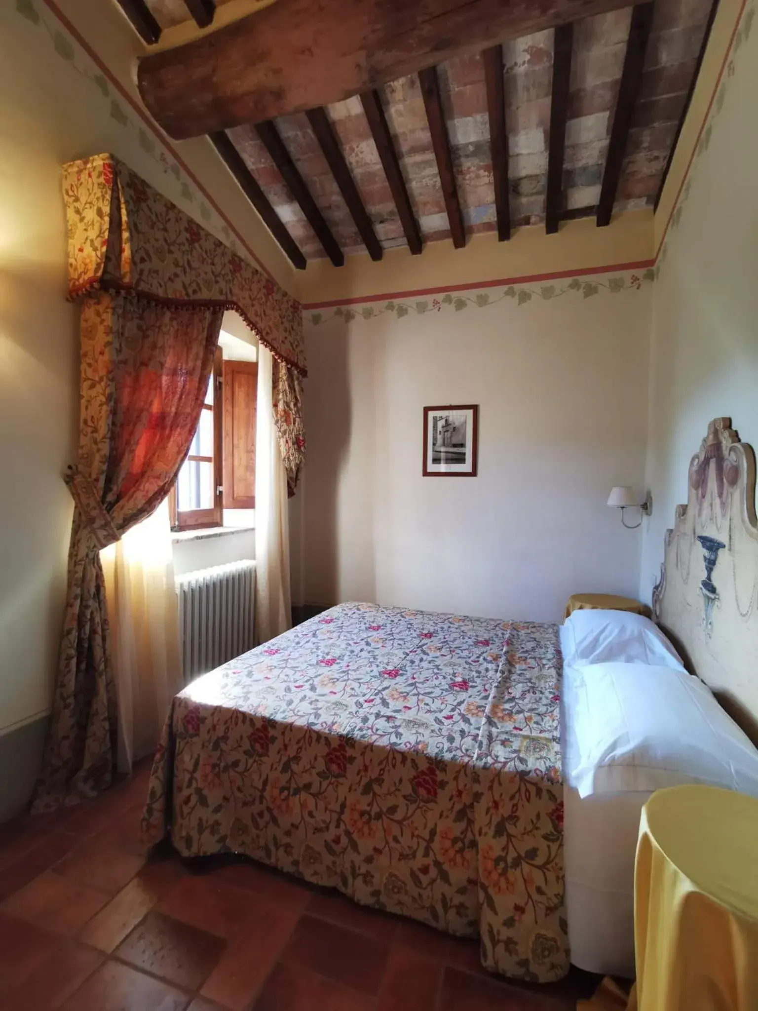 Bed in Relais Borgo San Pietro