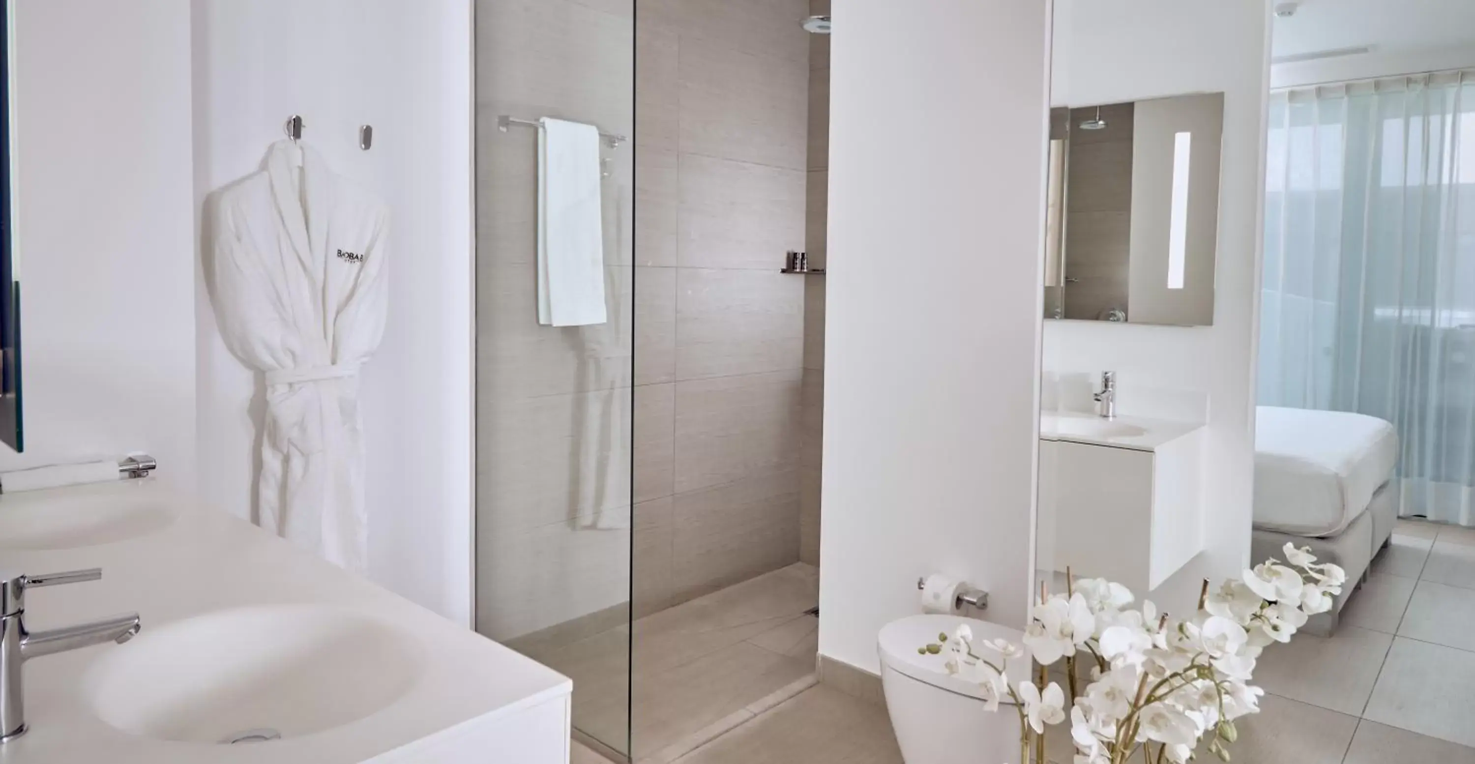 Bed, Bathroom in Hotel Baobab Suites