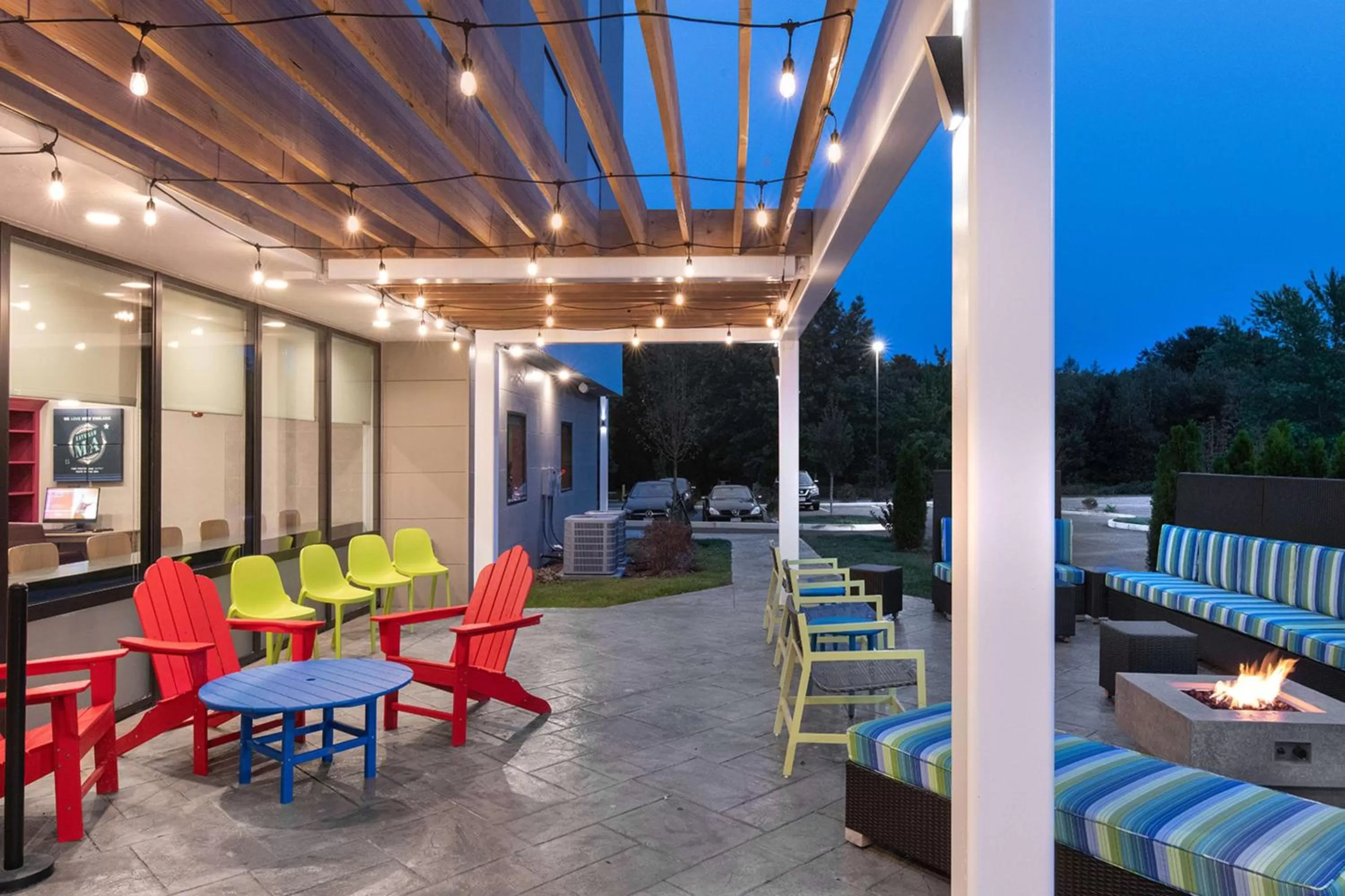 Patio, Restaurant/Places to Eat in Home2 Suites By Hilton Raynham Taunton