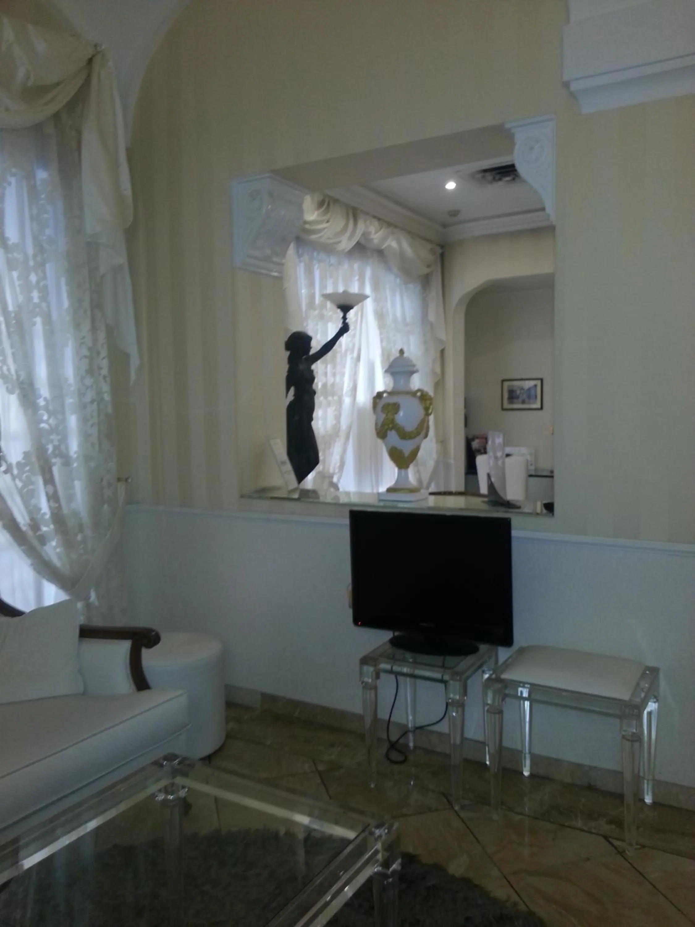 Communal lounge/ TV room in Zanhotel Tre Vecchi