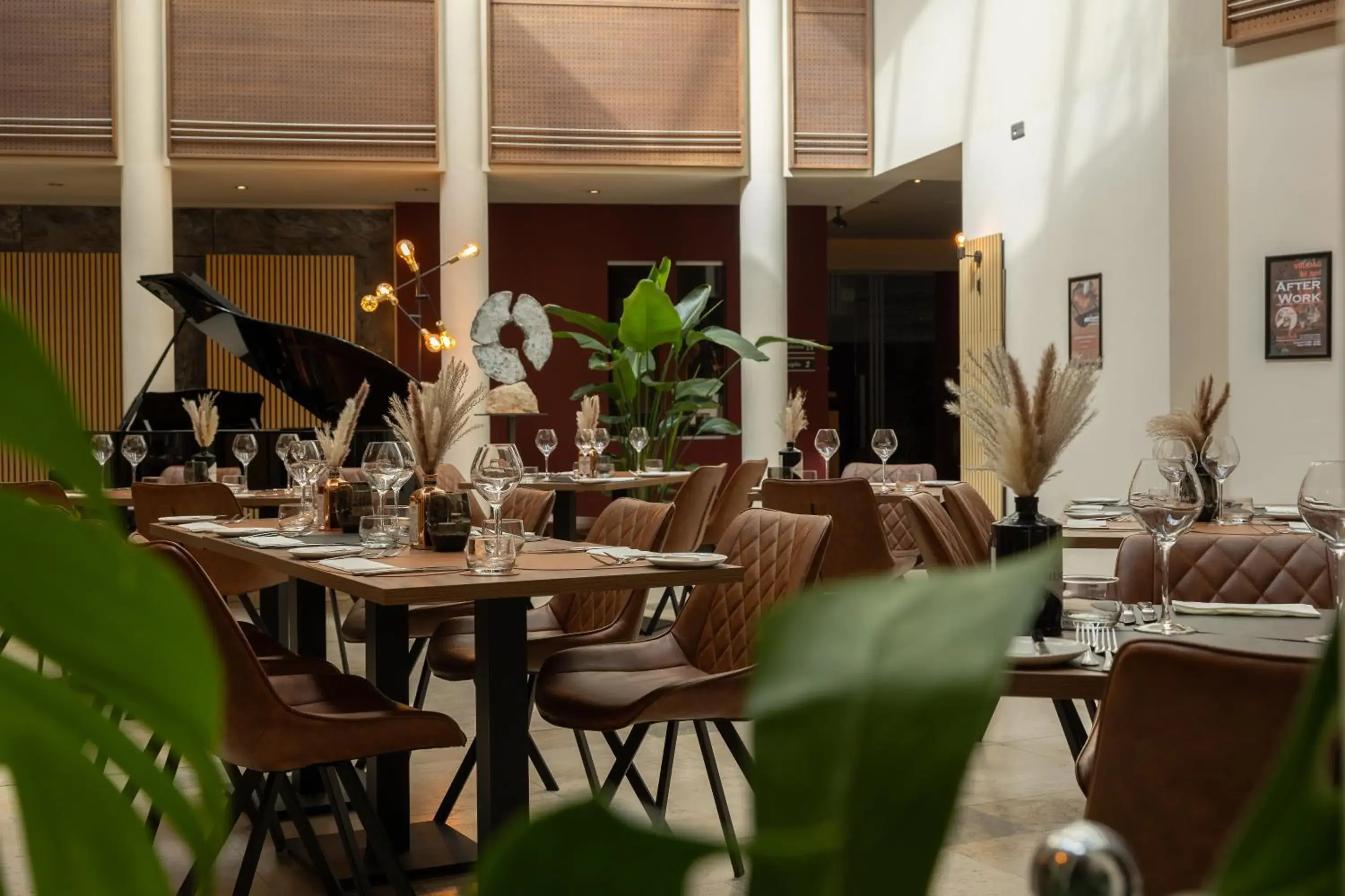 Restaurant/Places to Eat in Hotel Van Eyck