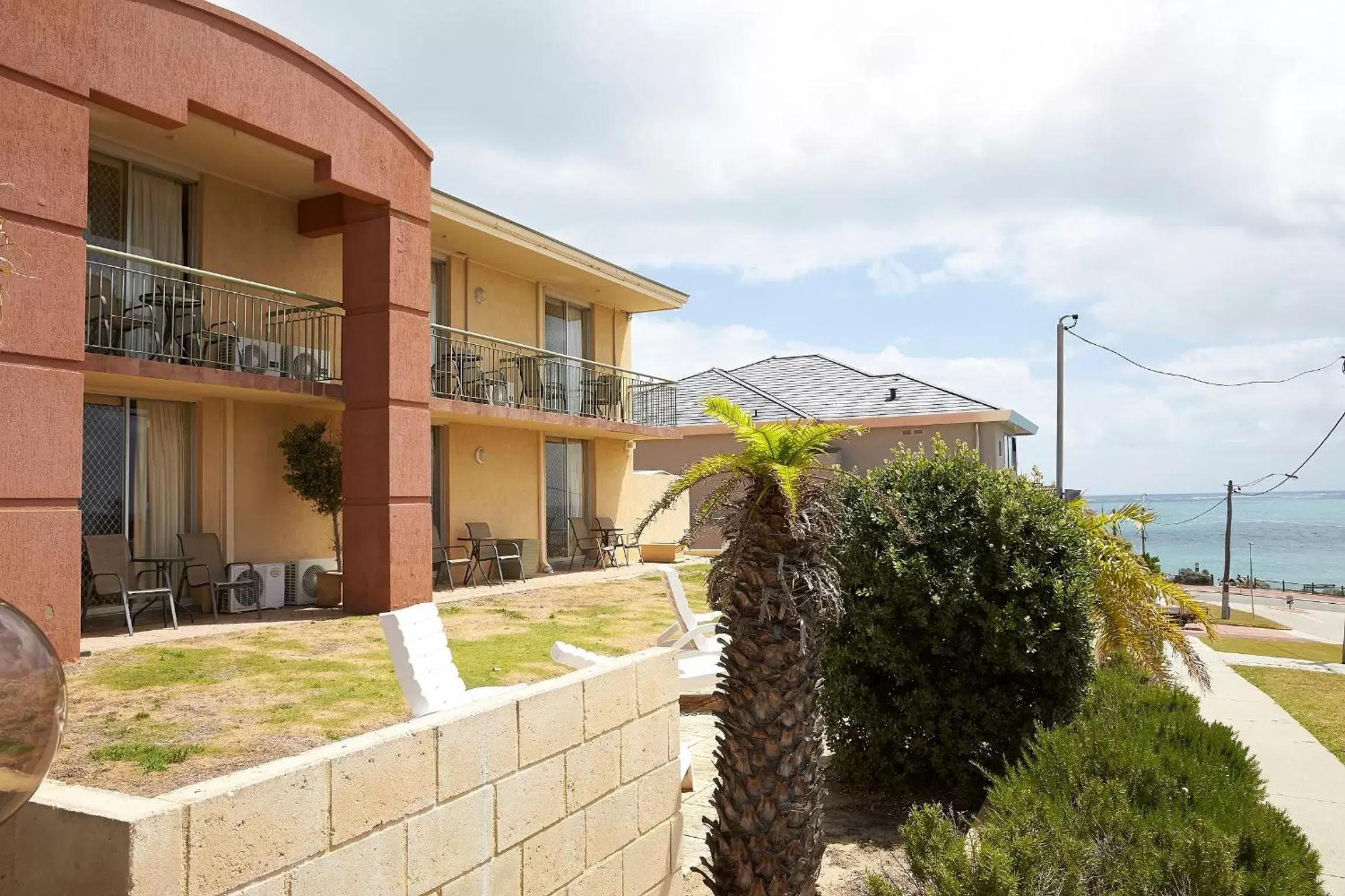 Facade/entrance, Garden in Ocean View Motel