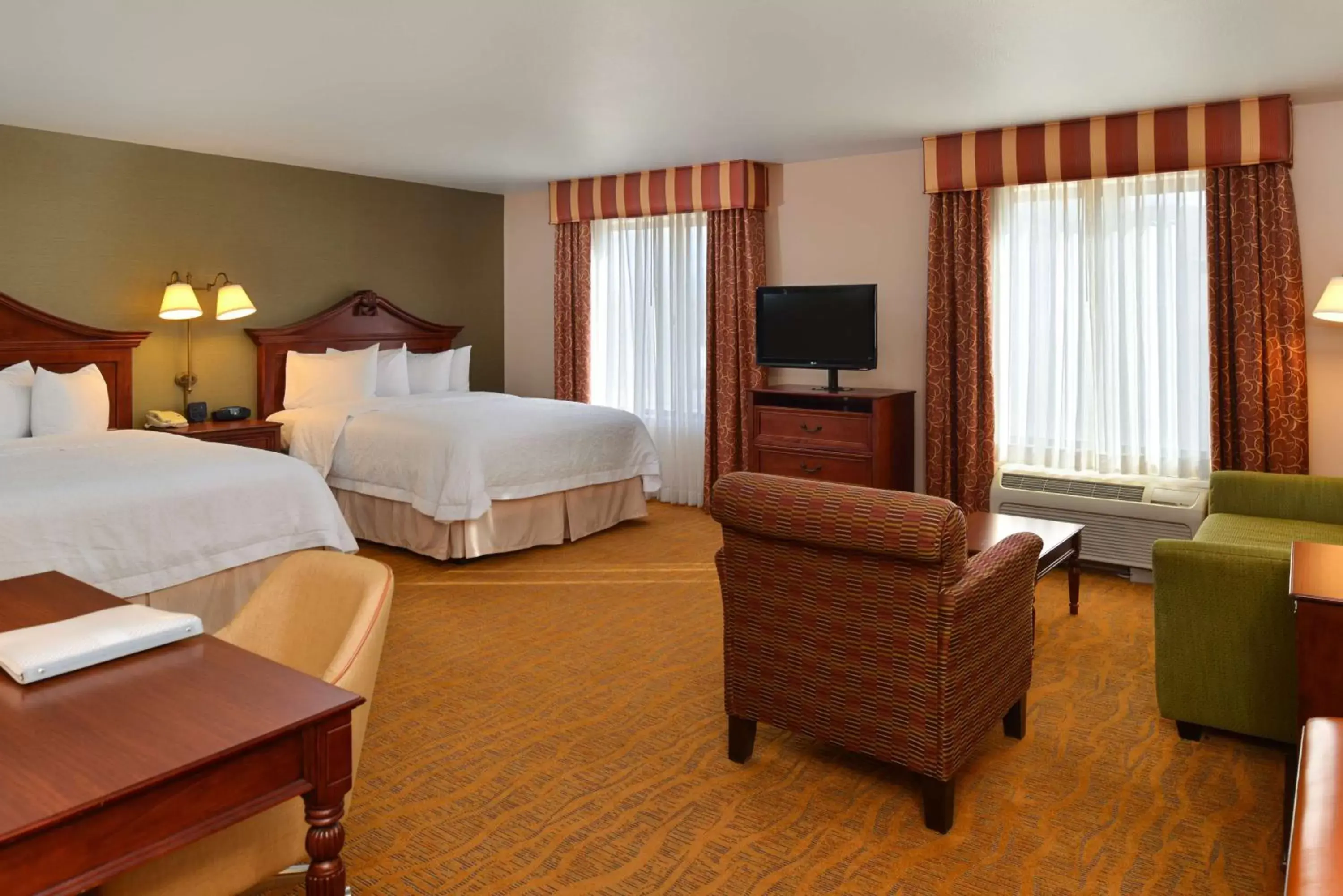 Bed in Hampton Inn & Suites Albuquerque-Coors Road