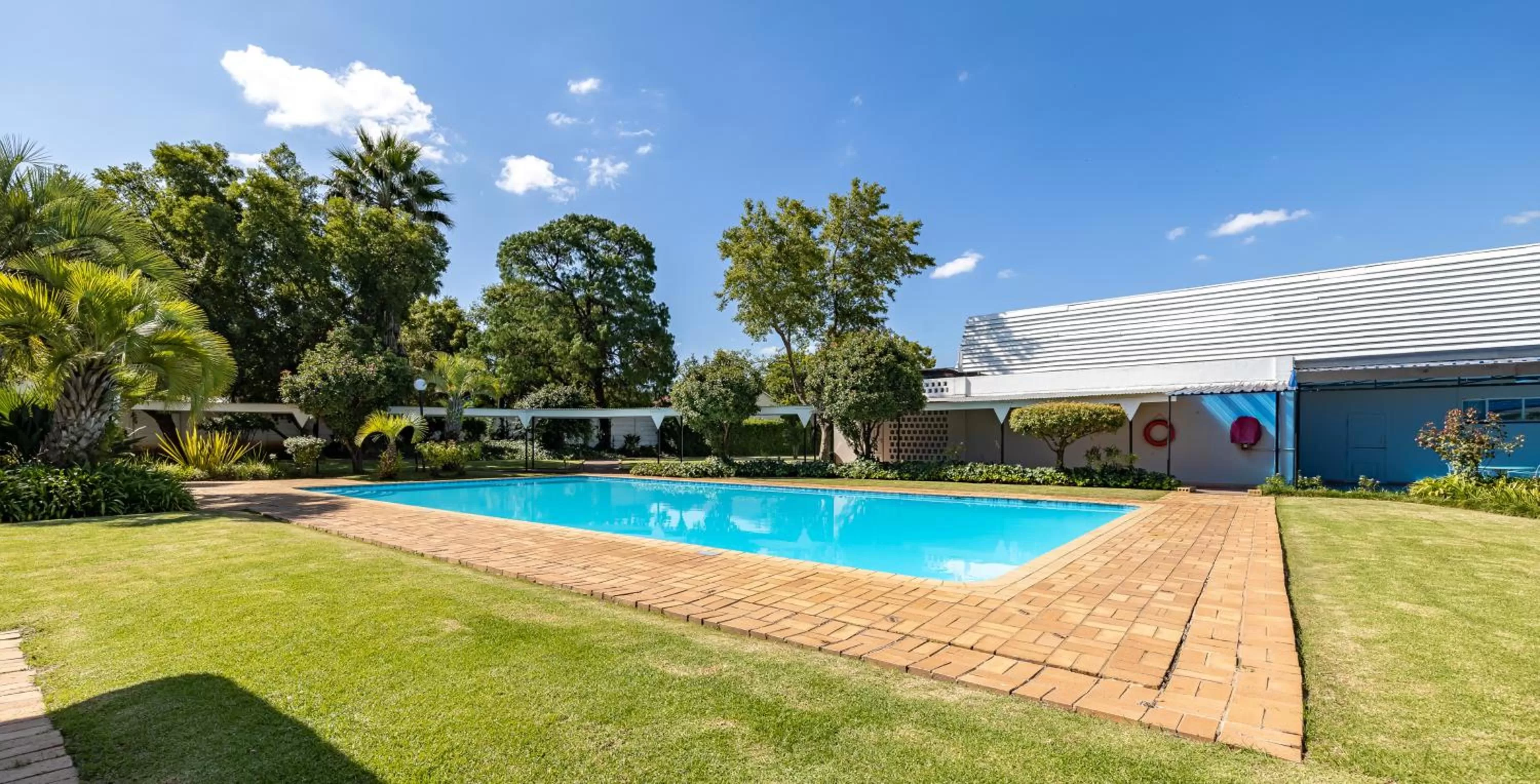 Swimming pool in African Sky Newcastle Inn