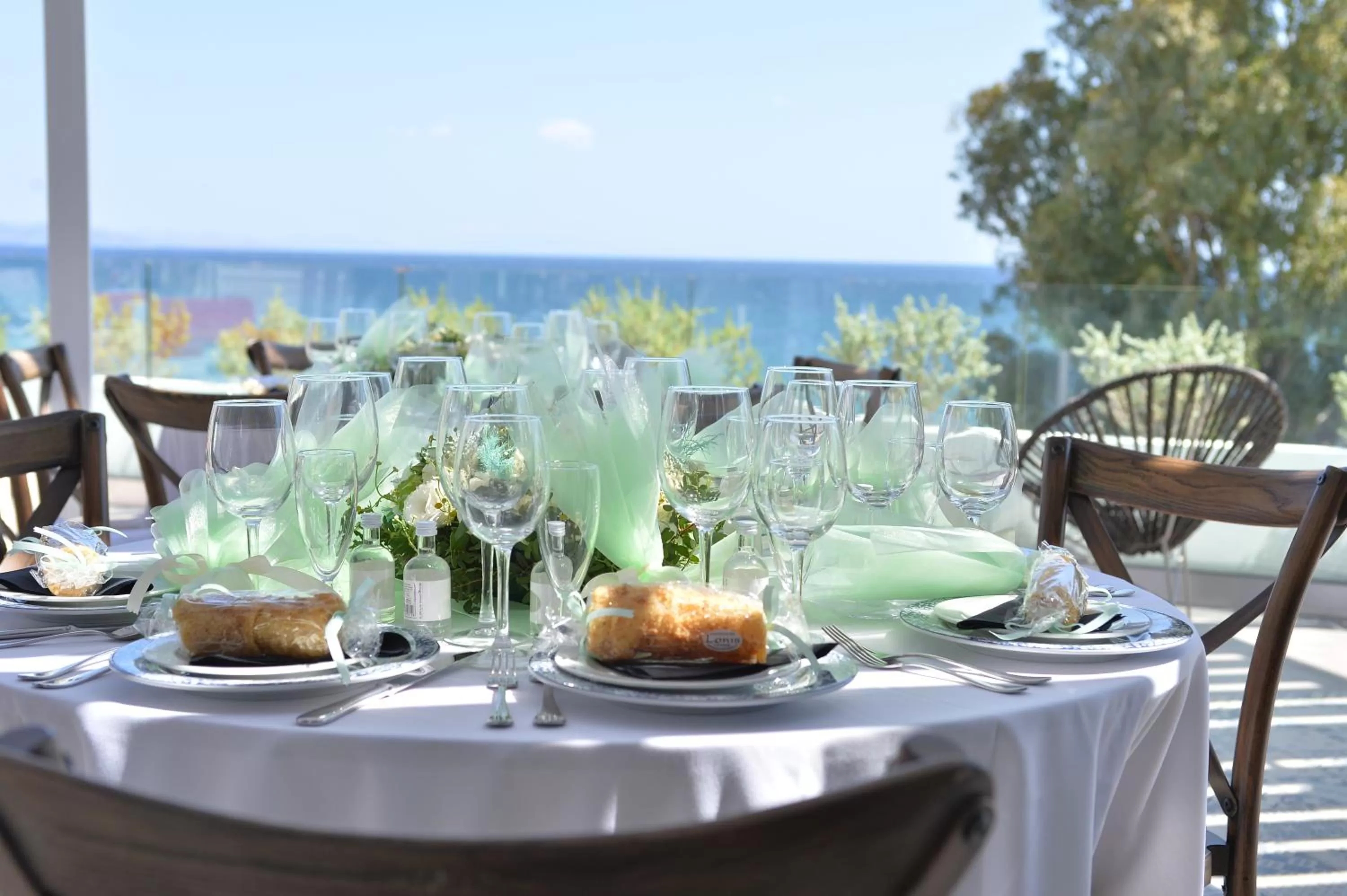 Restaurant/places to eat in Seasabelle Hotel near Athens Airport