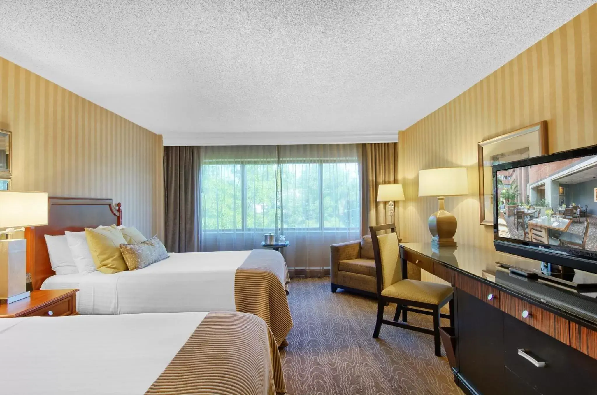 Photo of the whole room in Omni Charlottesville Hotel