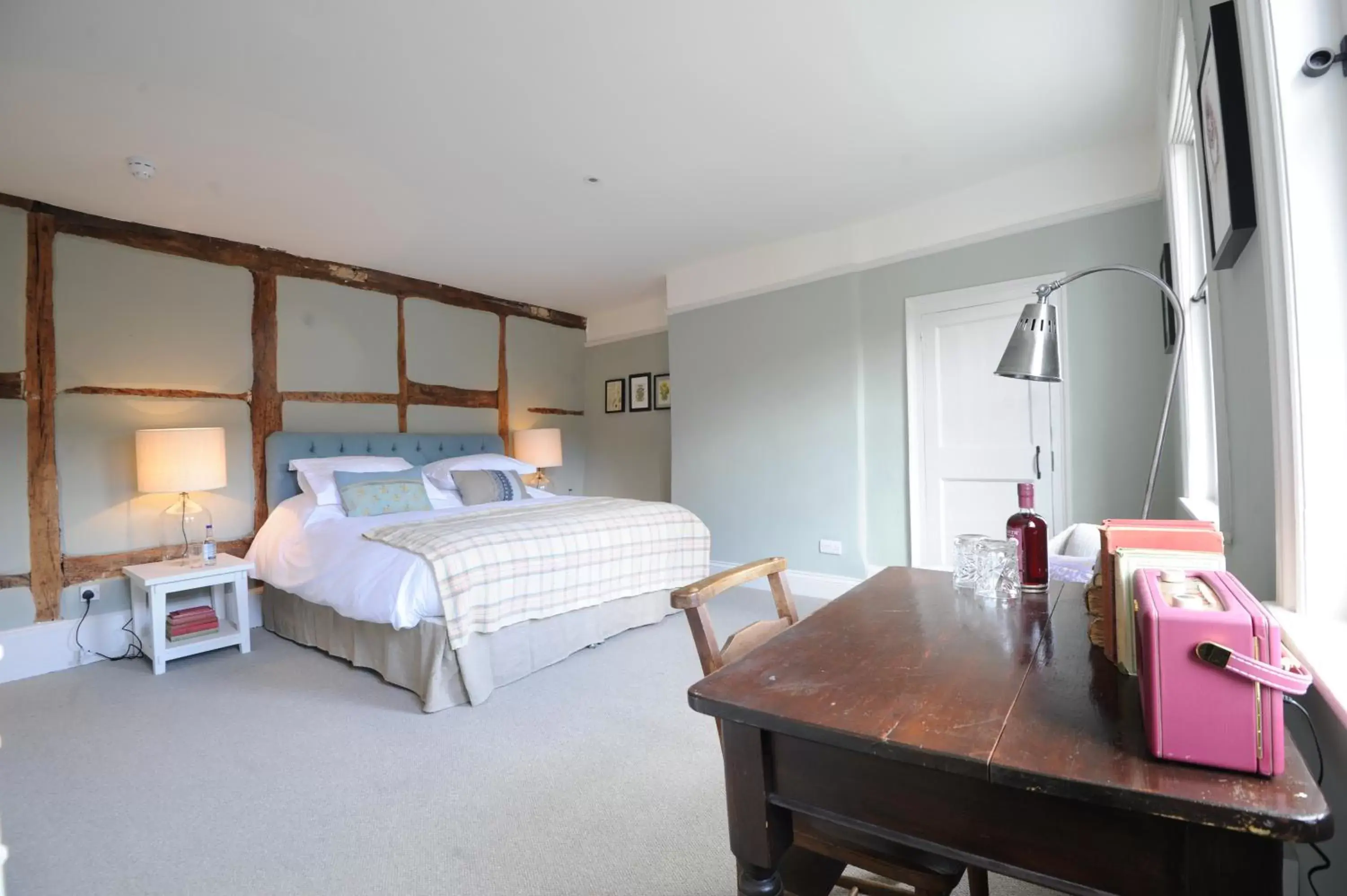 Bedroom, Bed in Bel and The Dragon-Kingsclere