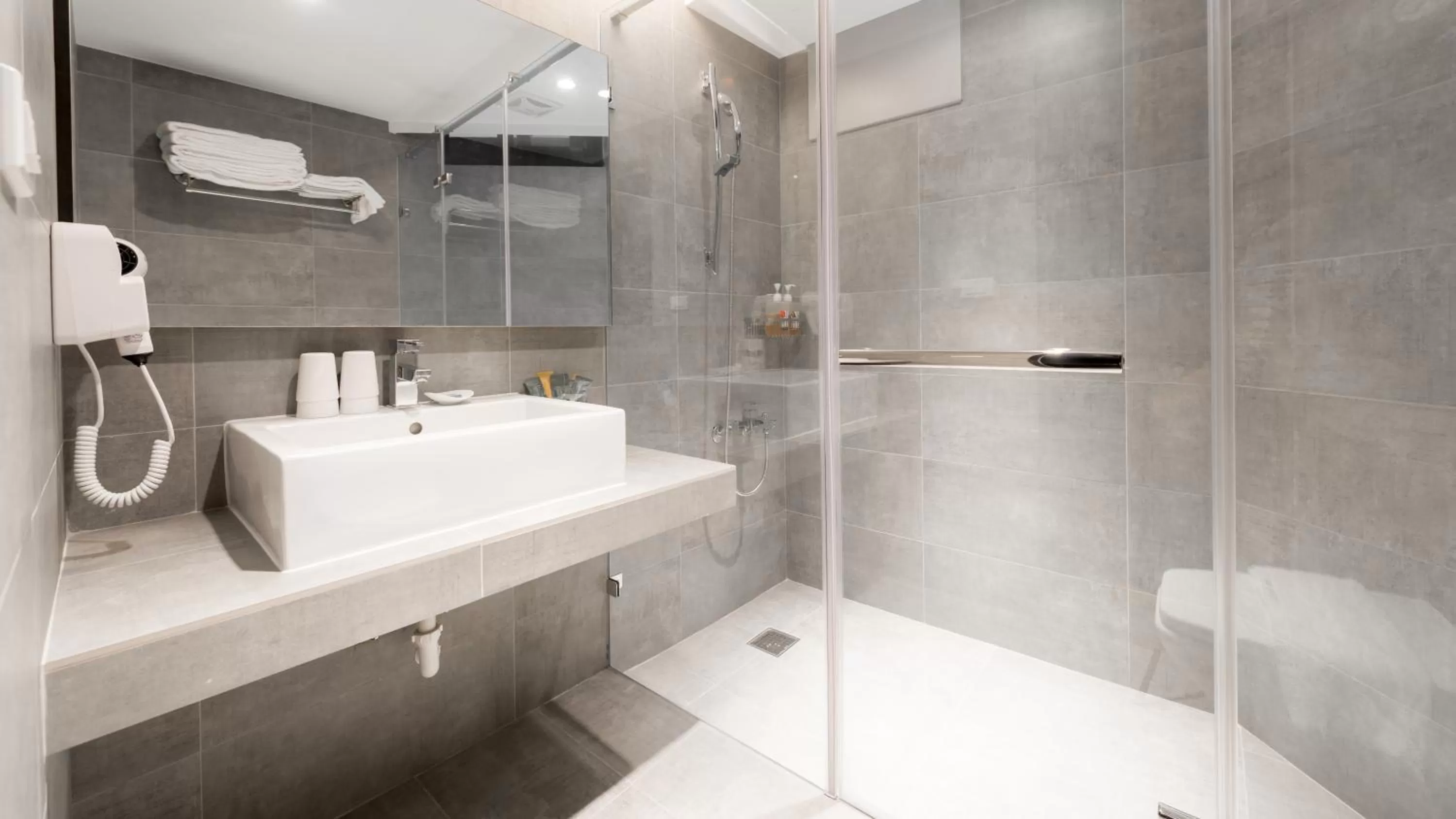 Shower in Wountain Hotel