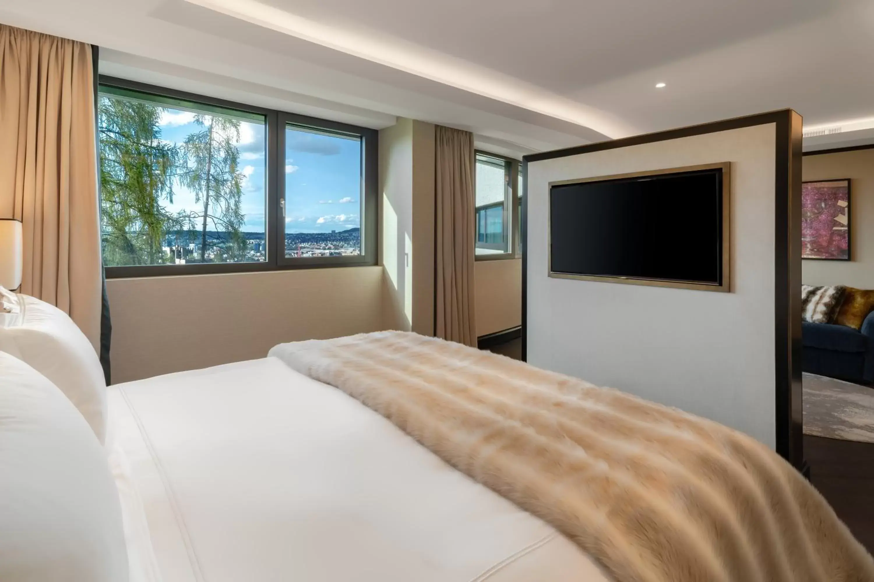 Bedroom, TV/Entertainment Center in FIVE Zurich - Luxury City Resort
