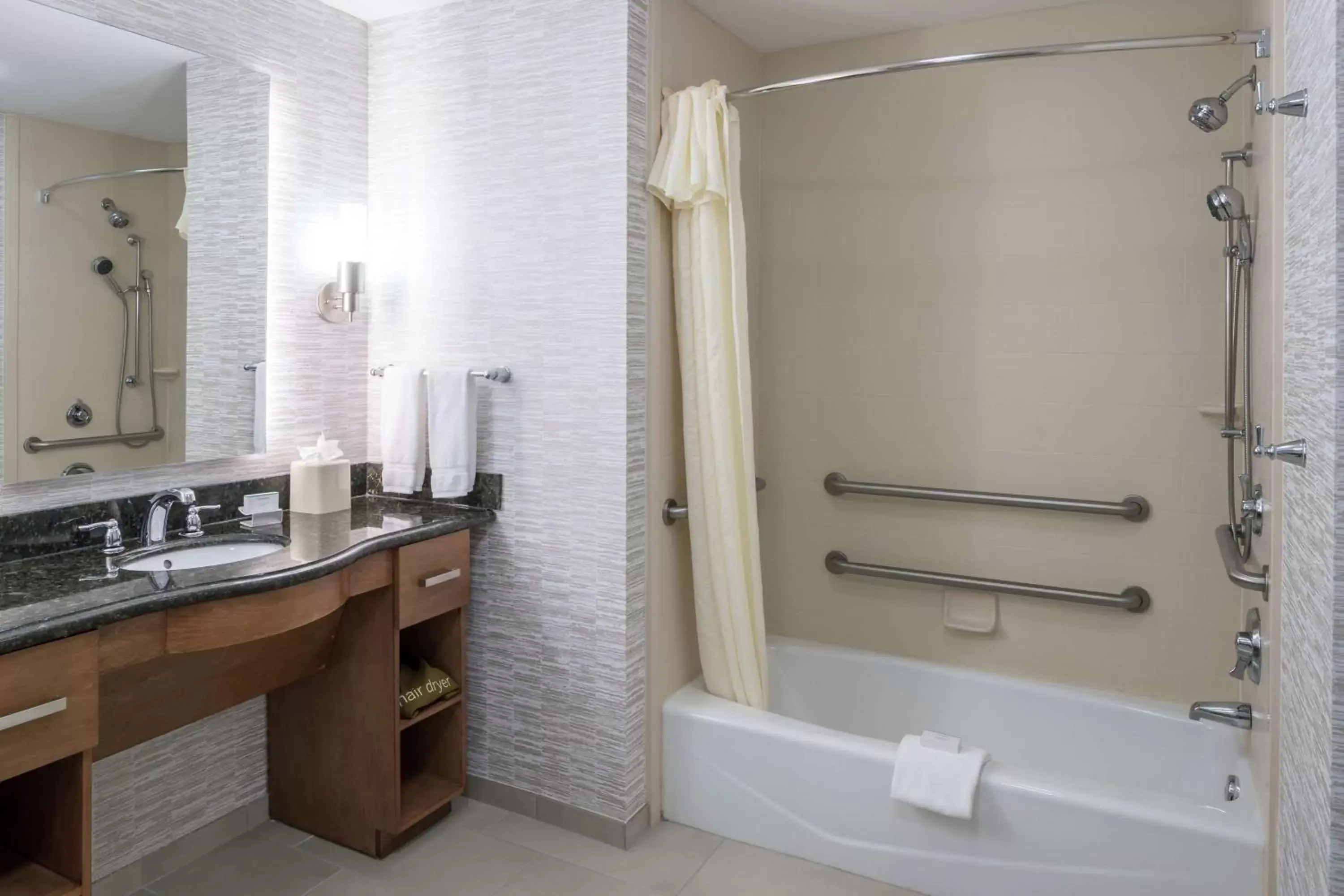Bathroom in Homewood Suites by Hilton Cedar Rapids-North