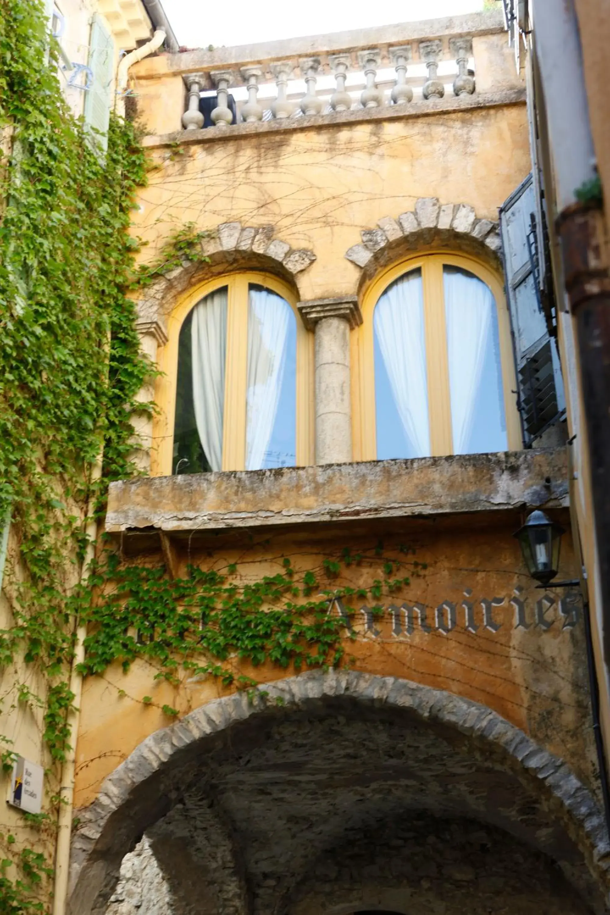 Facade/entrance in Hotel les Armoiries