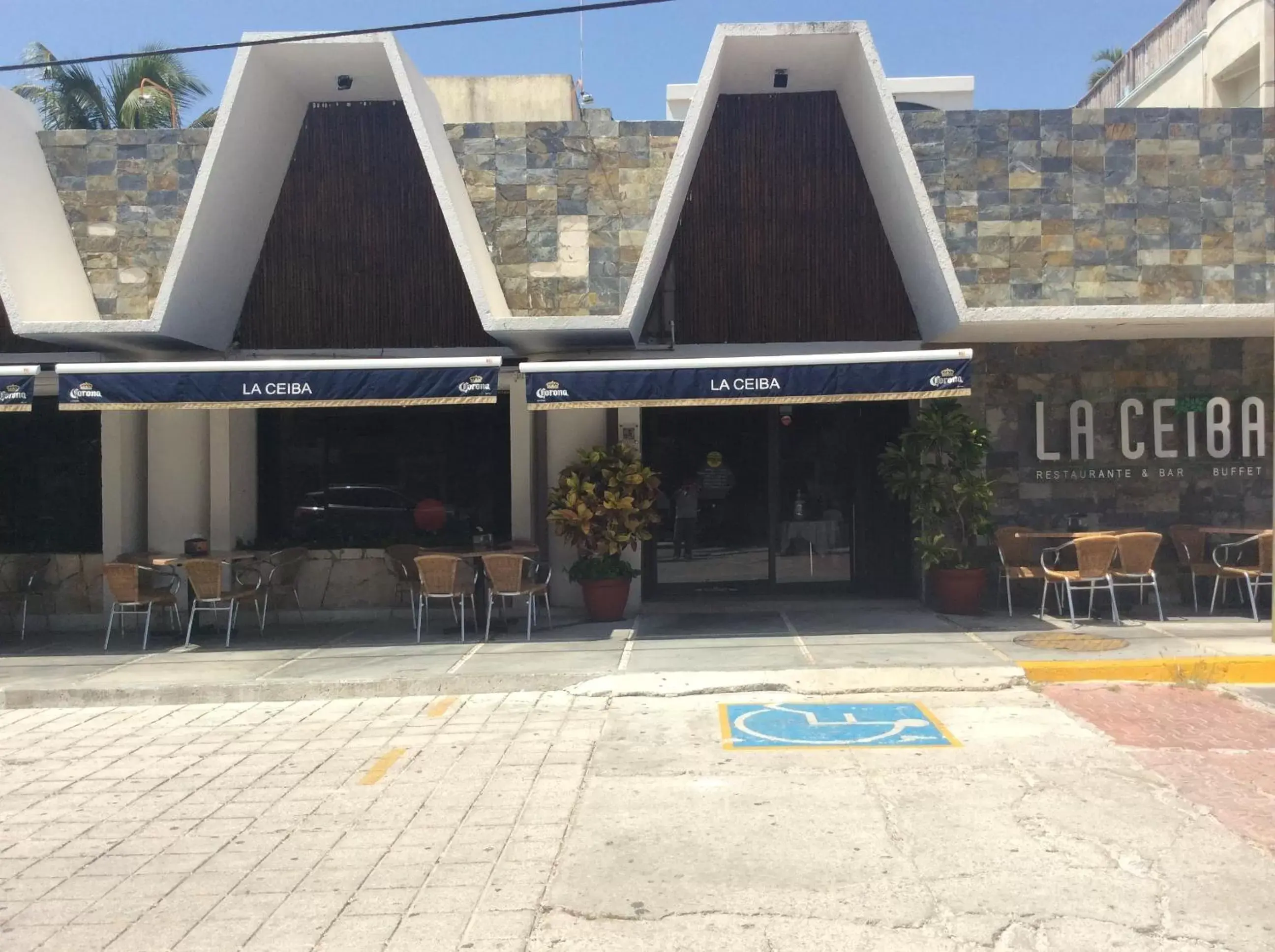 Restaurant/places to eat in Tukan Hotel Playa del Carmen