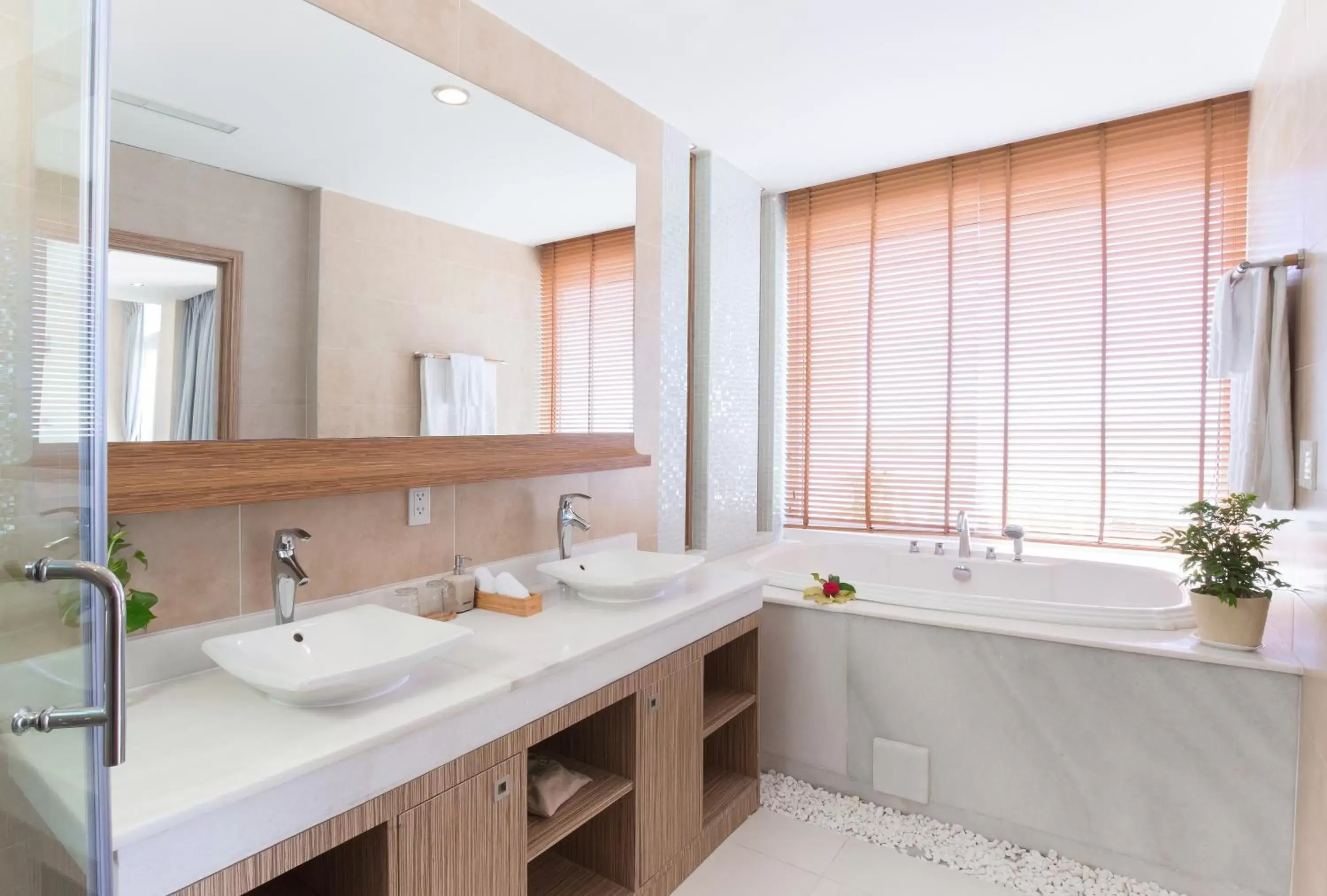 Shower, Bathroom in The Cliff Resort & Residences