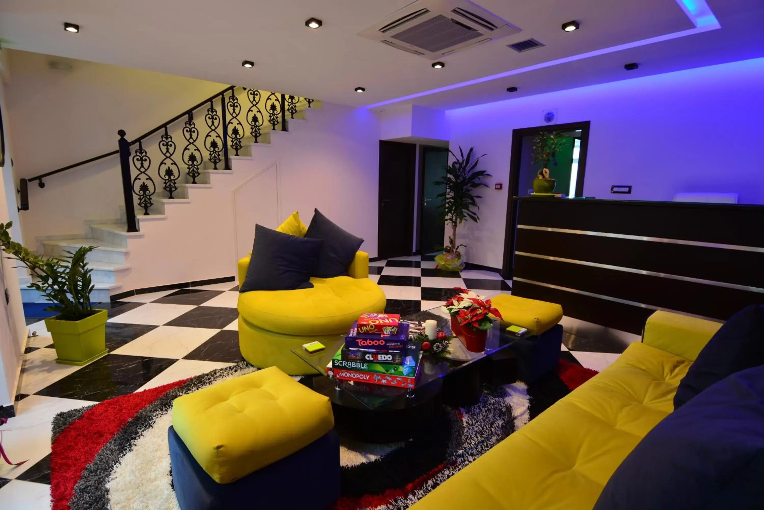 Communal lounge/ TV room in Hotel Kyani Akti