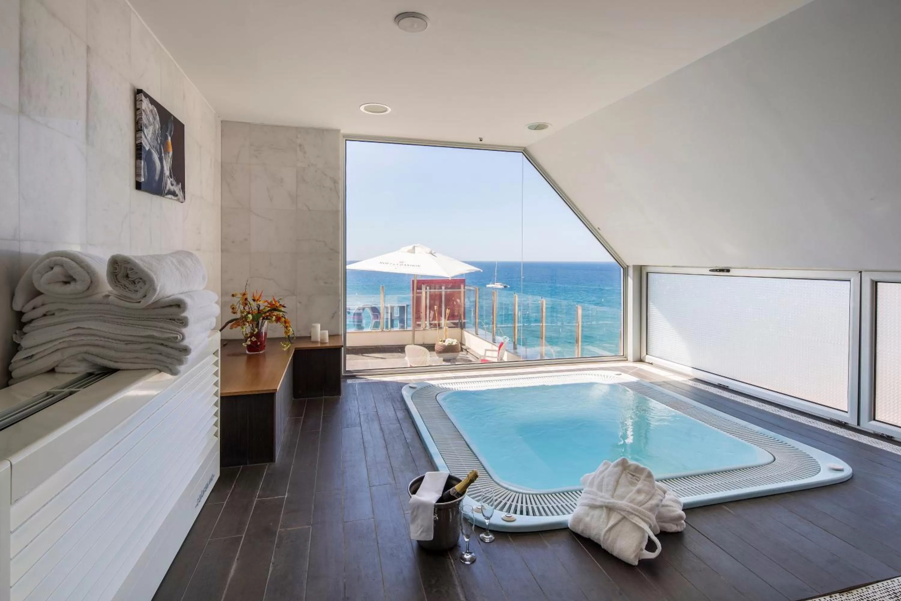 Hot Tub in URH Excelsior