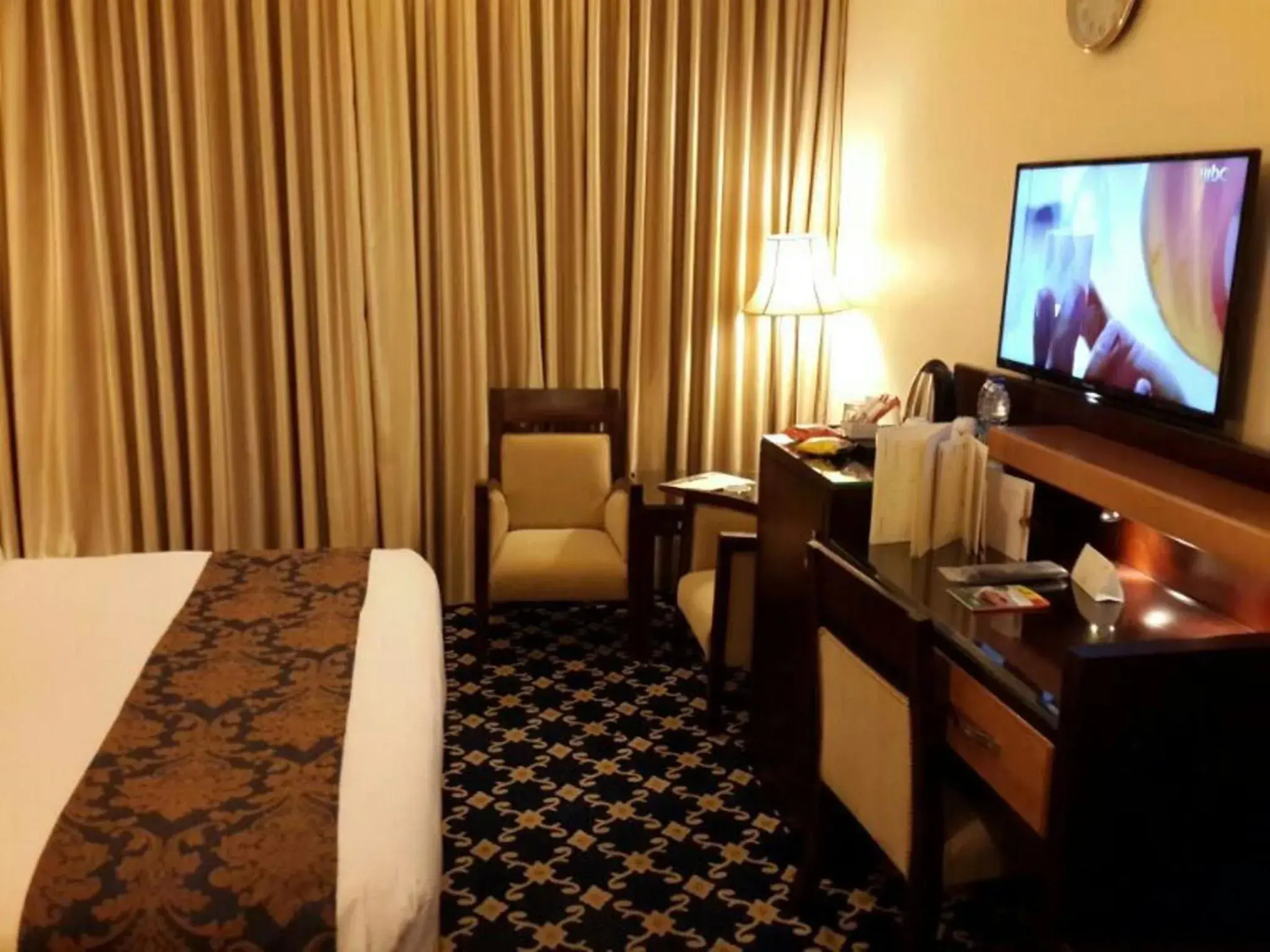 Bedroom, Bed in Al Thuraya Hotel