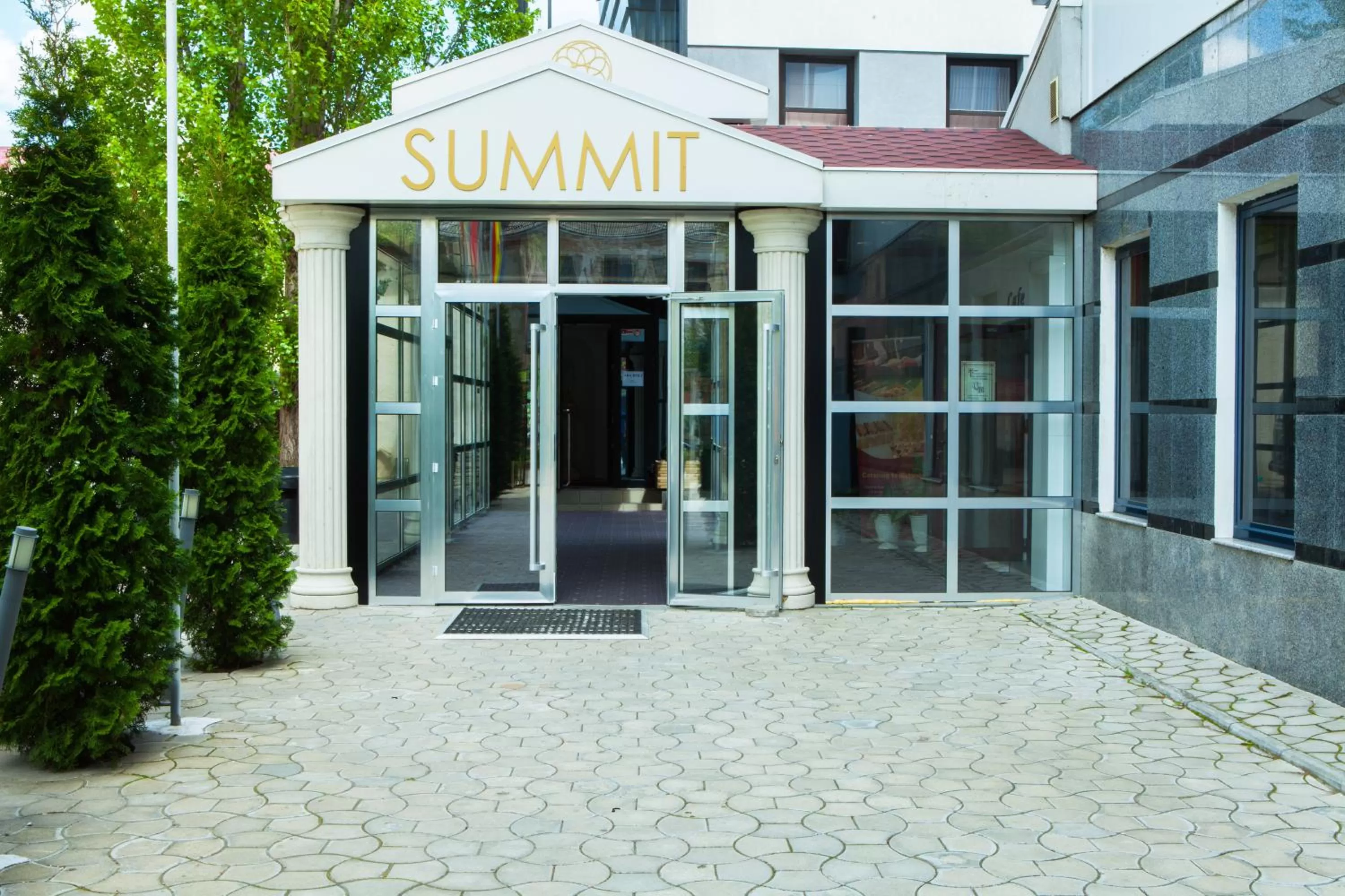 Facade/entrance in Summit Villa