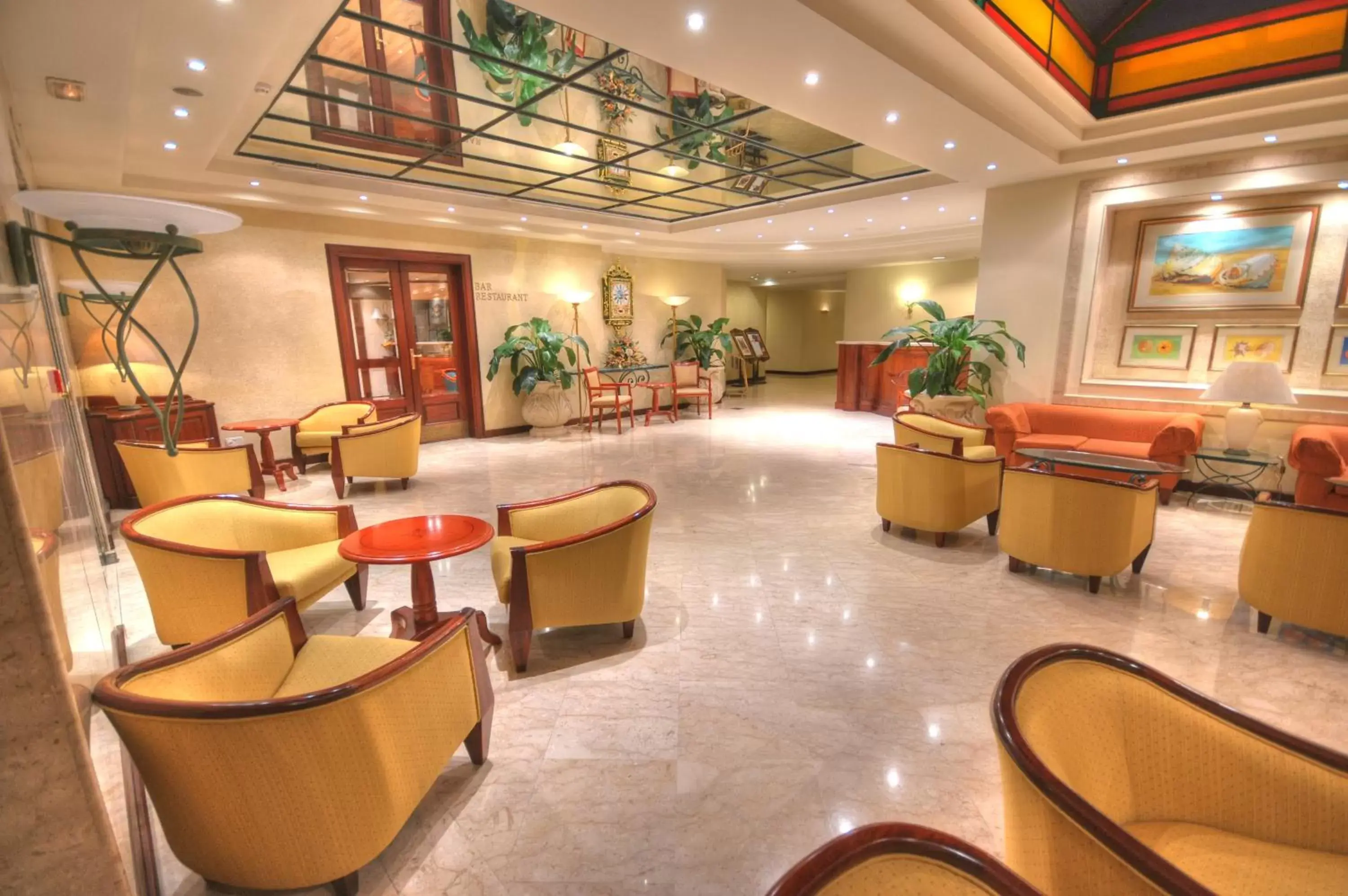 Lobby or reception, Lounge/Bar in Grand Hotel Gozo