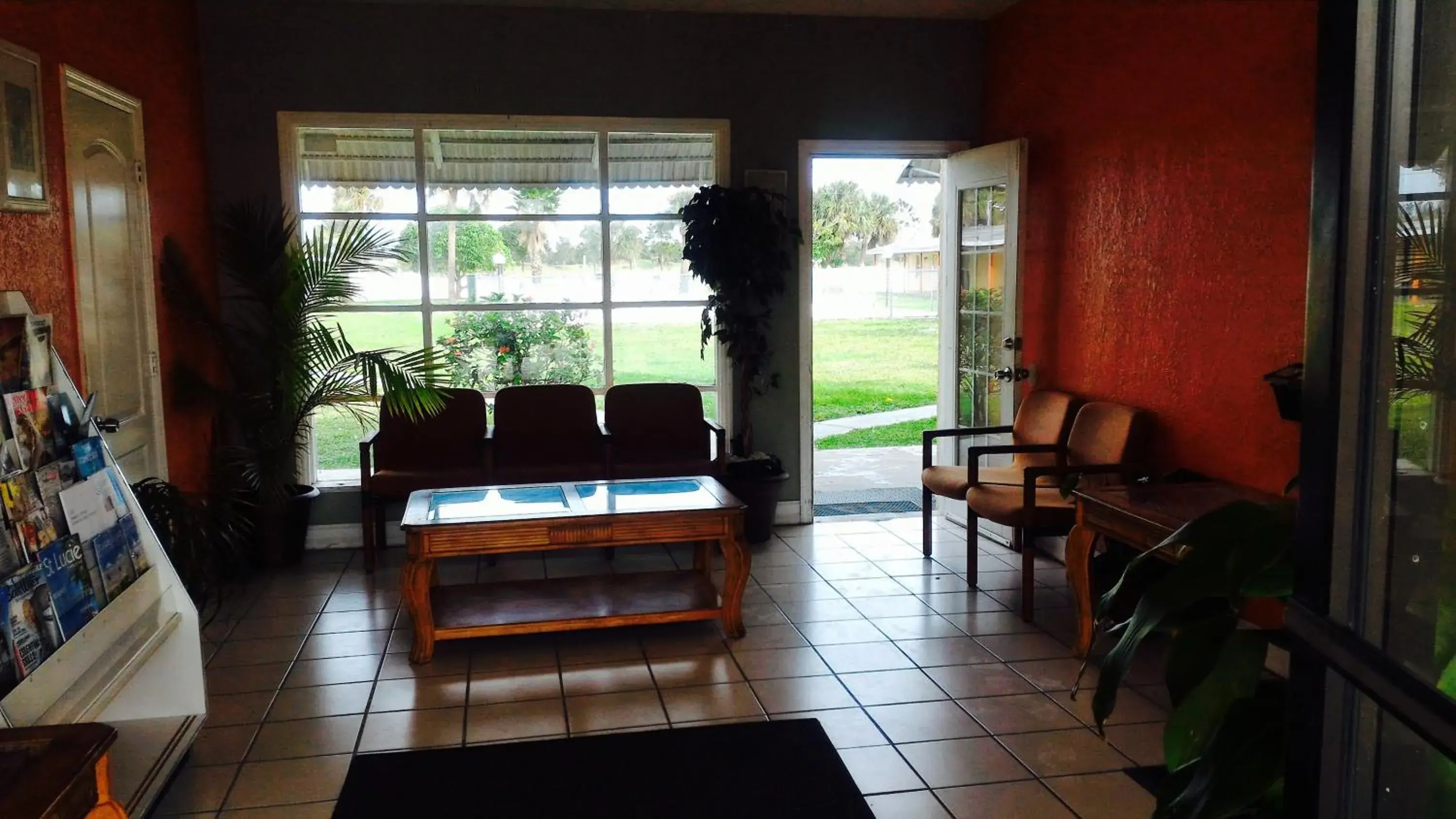 Seating Area in Sunset Inn- Fort Pierce, FL