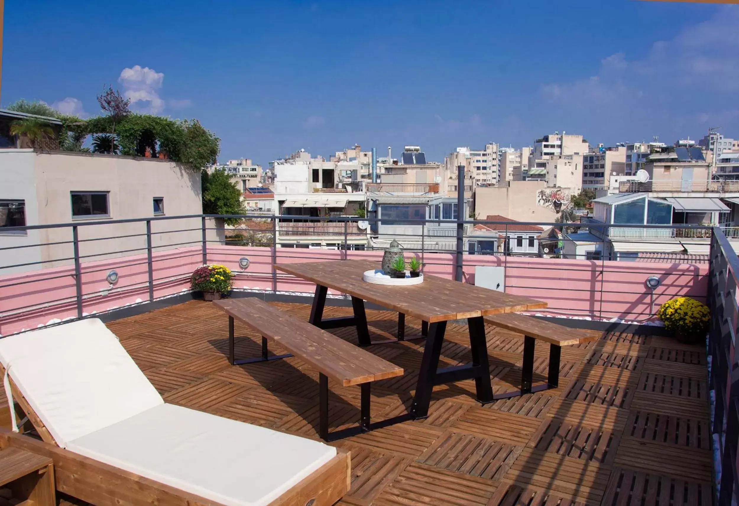 Communal lounge/ TV room in Central Stay Athens