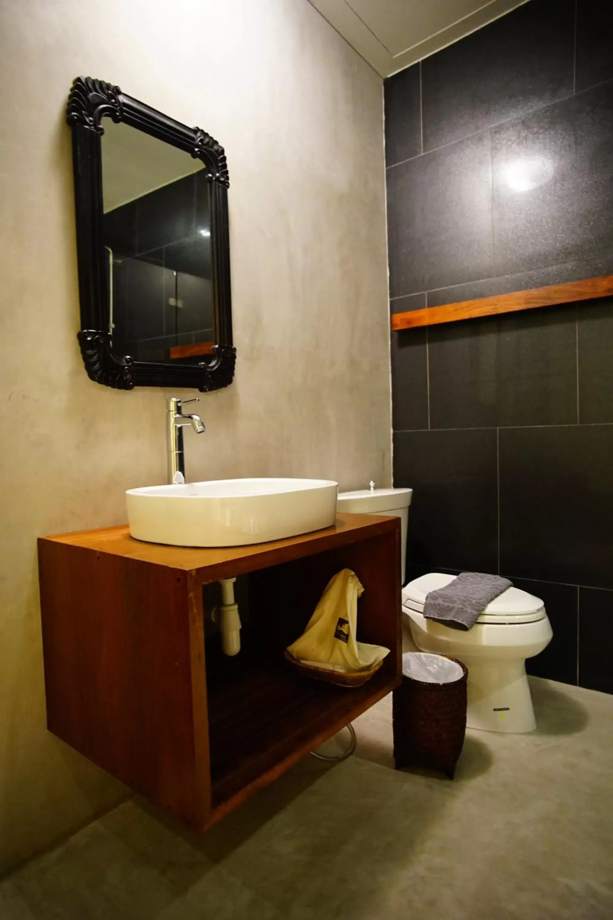 Toilet, Bathroom in VILLA BANGKOK formerly VILLA PHRA SUMEN