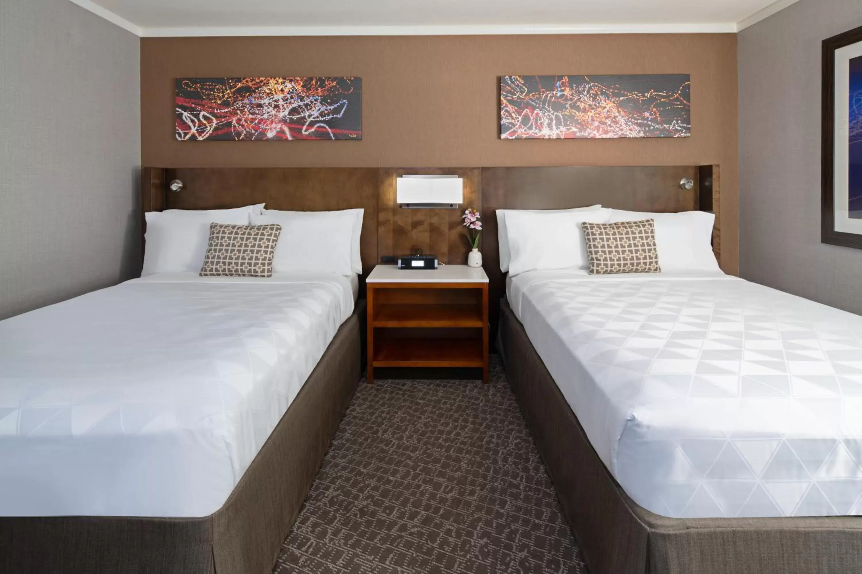 Photo of the whole room, Bed in Holiday Inn Long Beach - Airport, an IHG Hotel