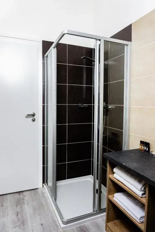 Bathroom in U Medvidku-Brewery Hotel