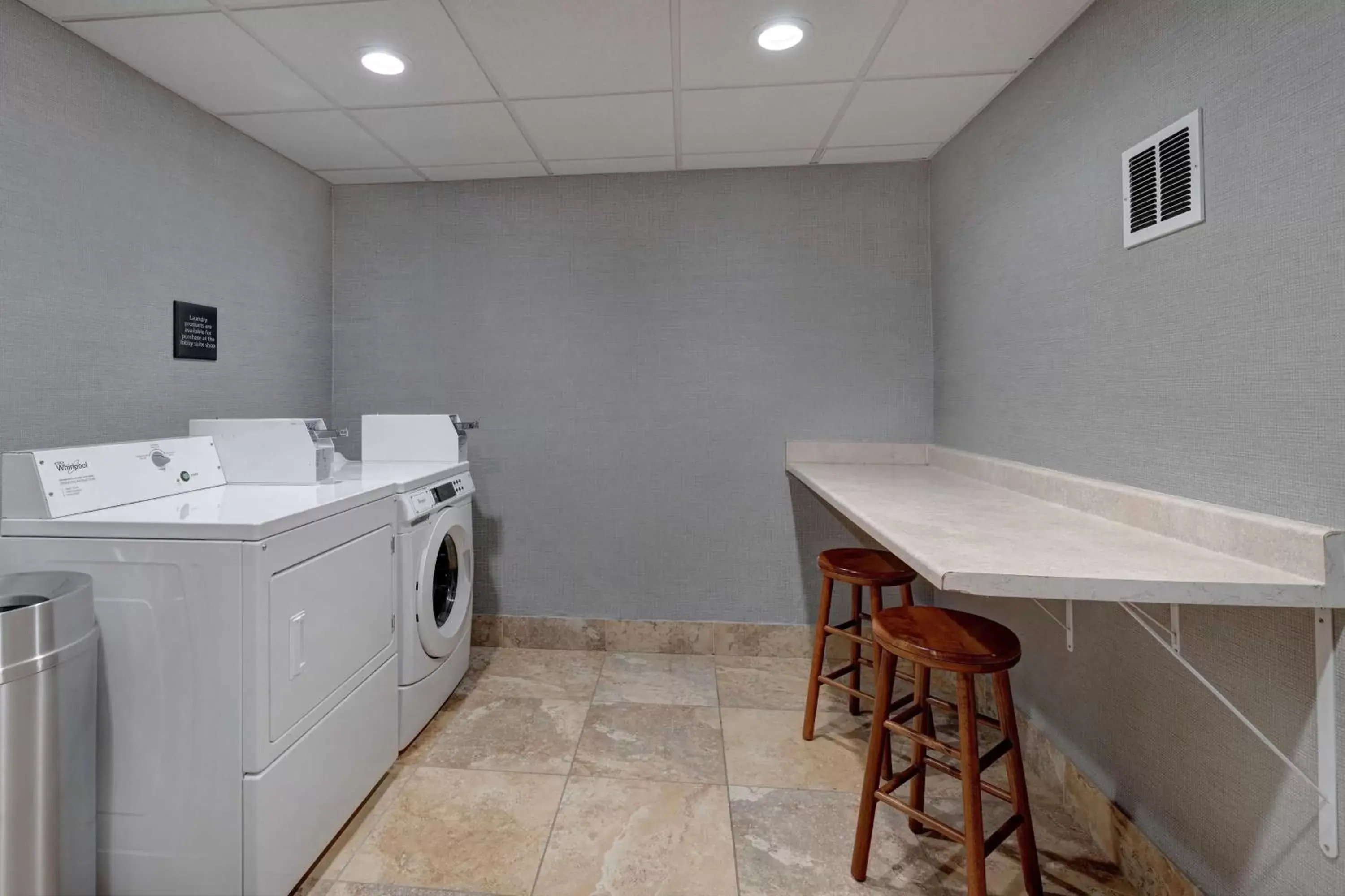 Property building in Hampton Inn & Suites Seattle/Federal Way Property building in Hampton Inn & Suites Seattle/Federal Way