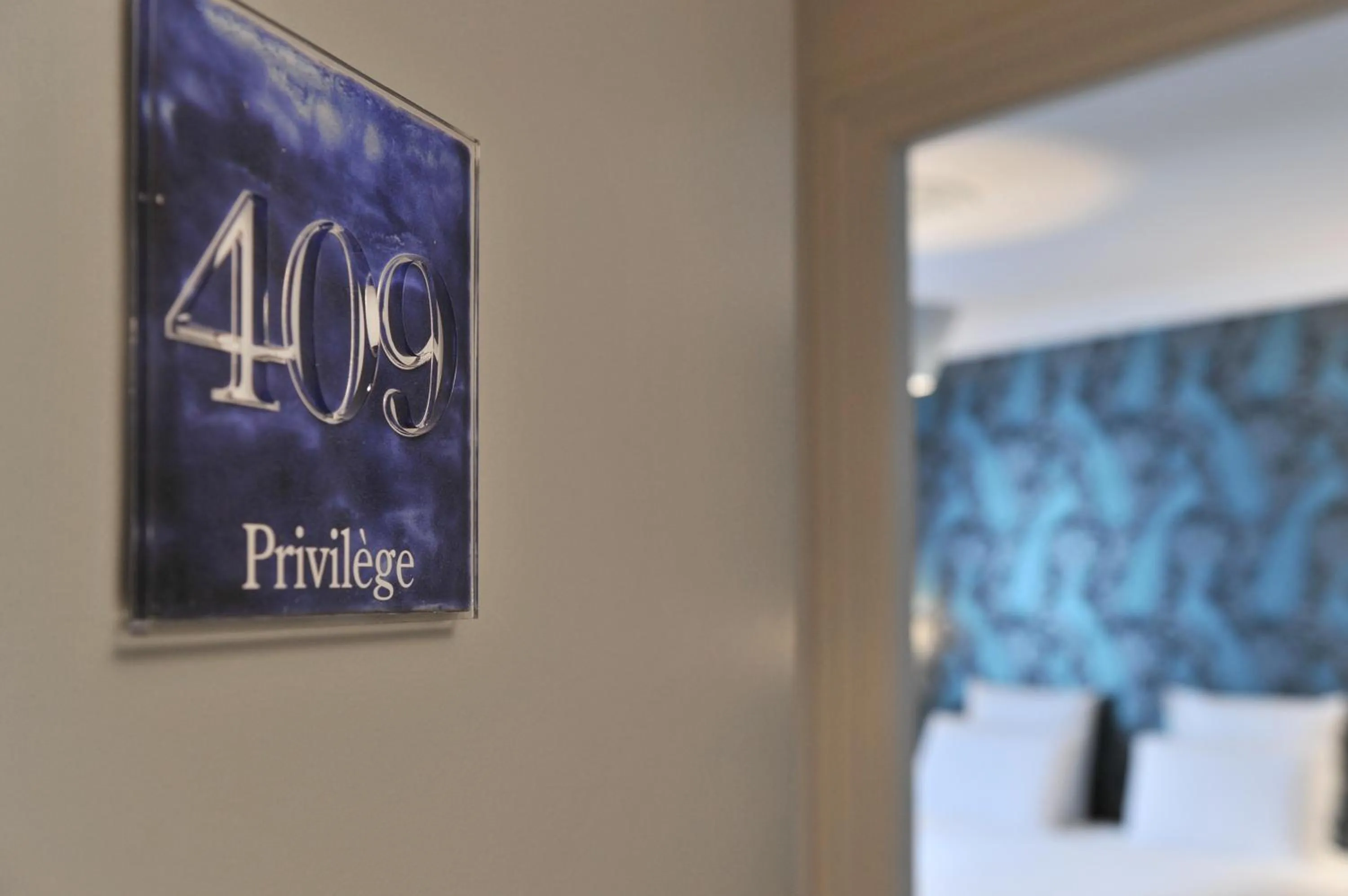 Bedroom in Mercure Paris Saint Cloud Hippodrome