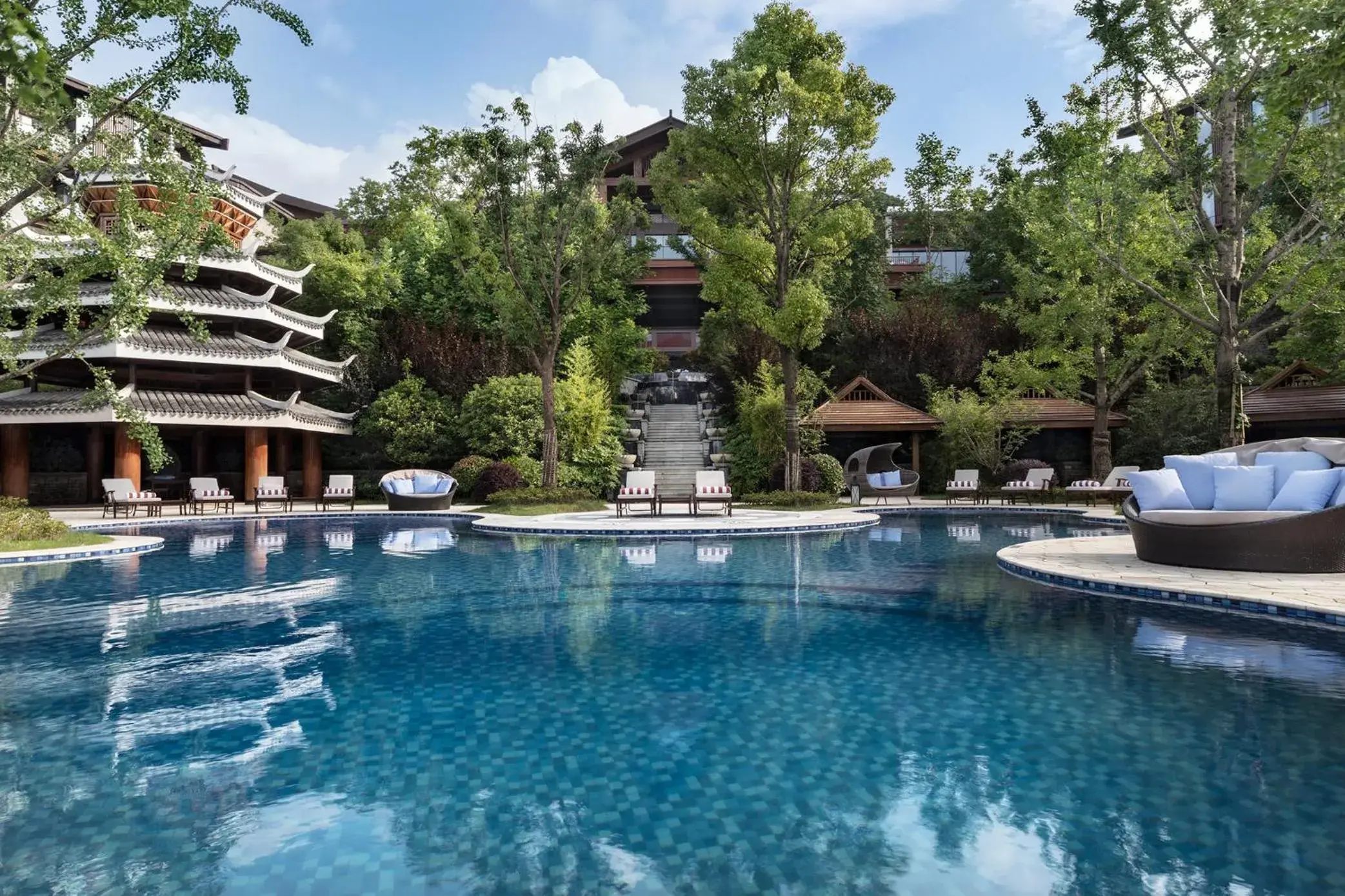 Swimming Pool in Anantara Guiyang Resort