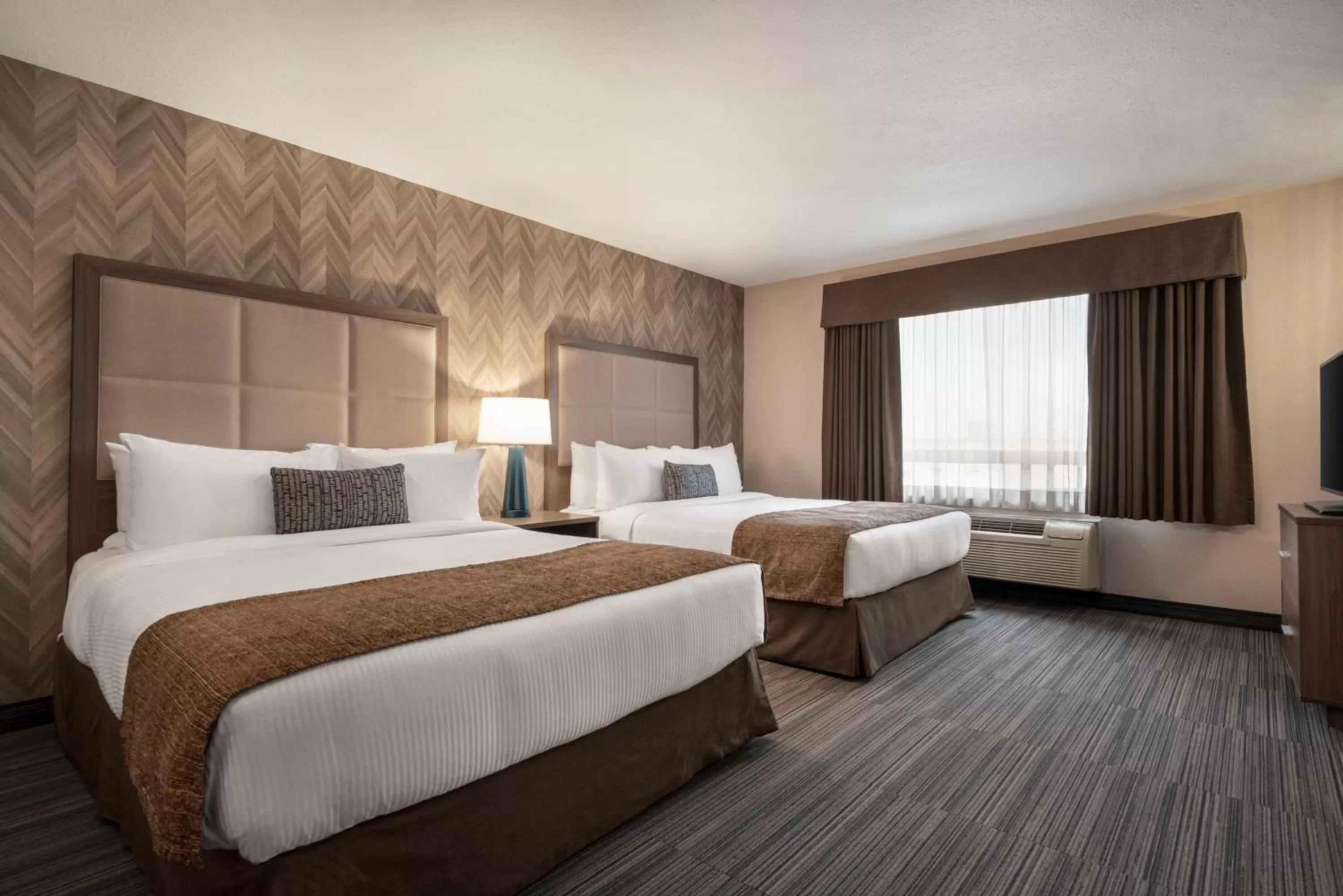 Bedroom, Bed in Canalta Airdrie