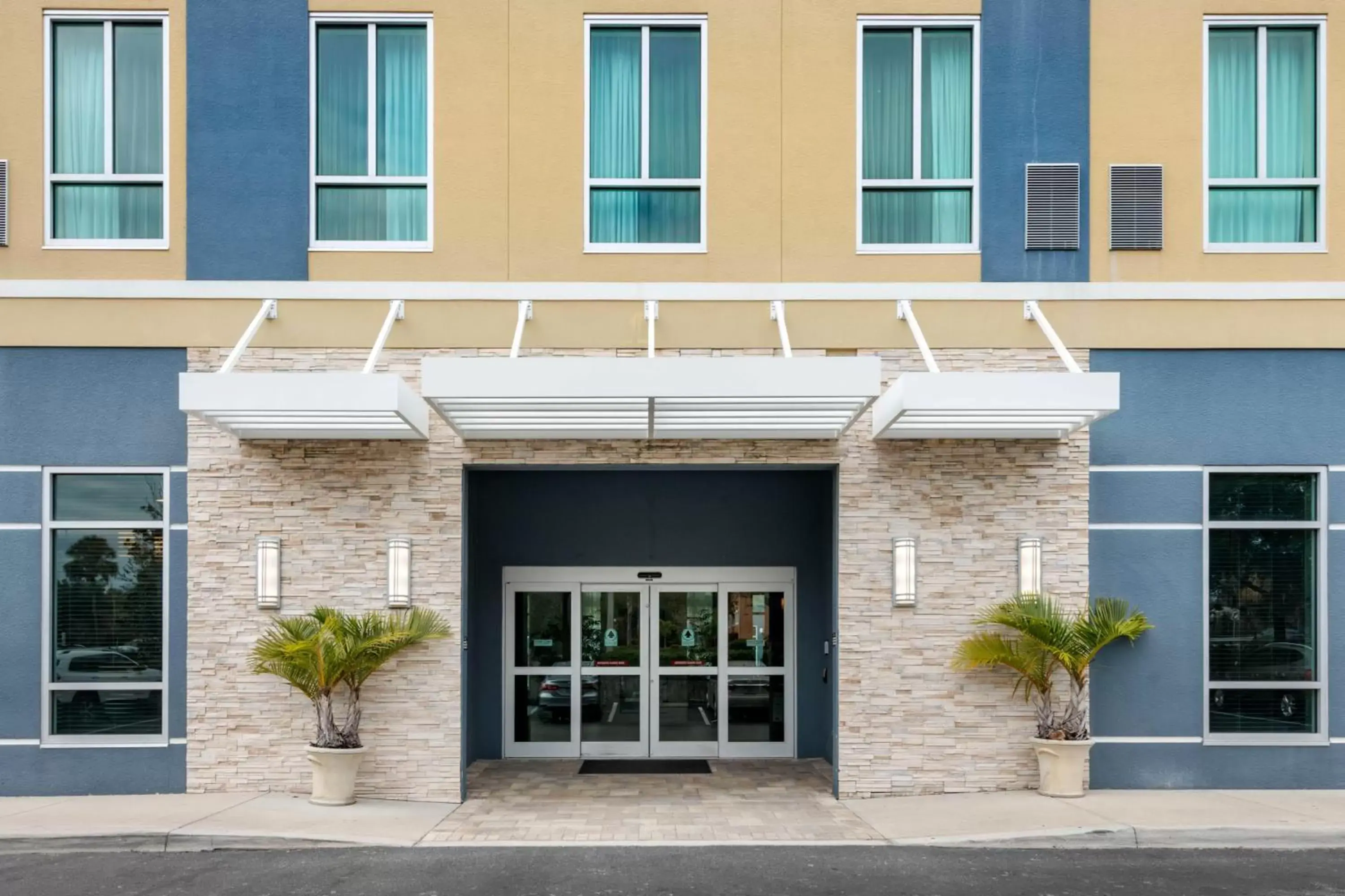 Property Building in Staybridge Suites St. Petersburg FL, an IHG Hotel