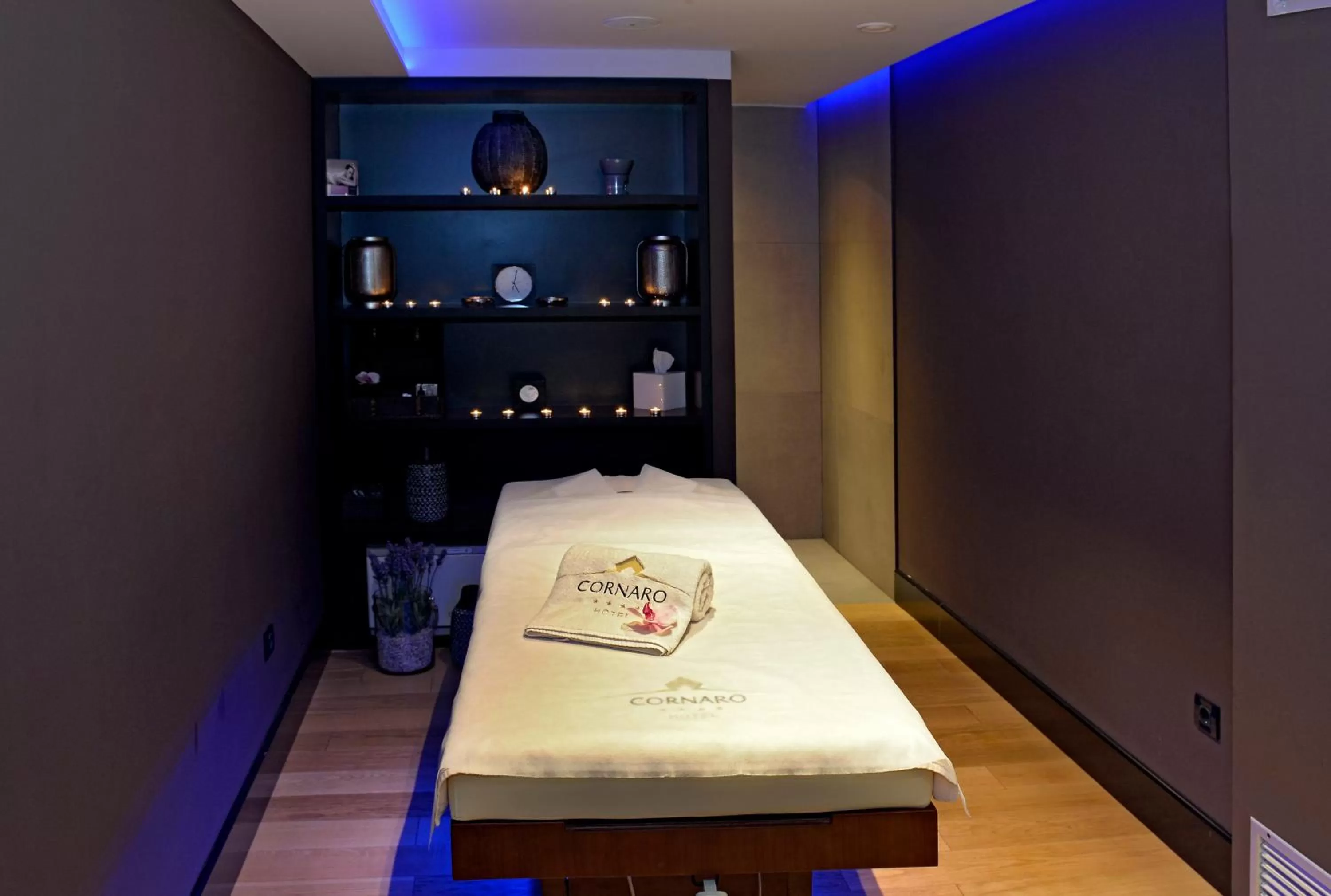 Massage, Bed in Cornaro Hotel